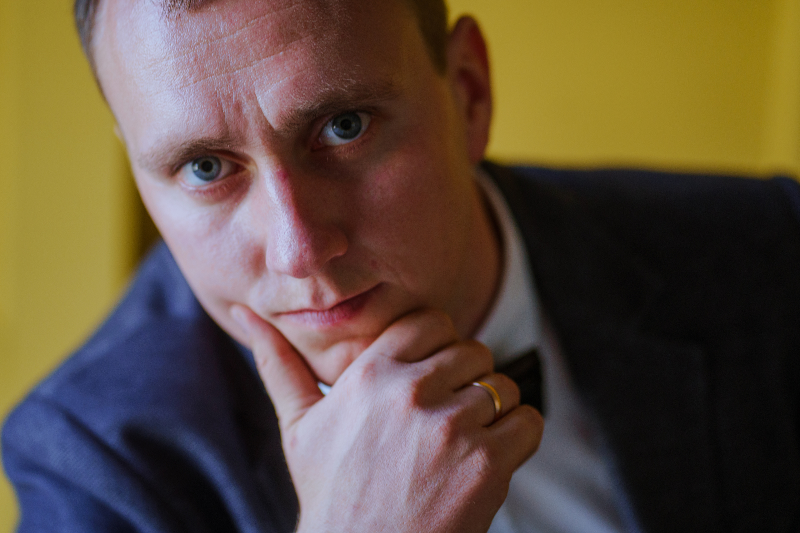 Студийная свадебная съемка молодой пары