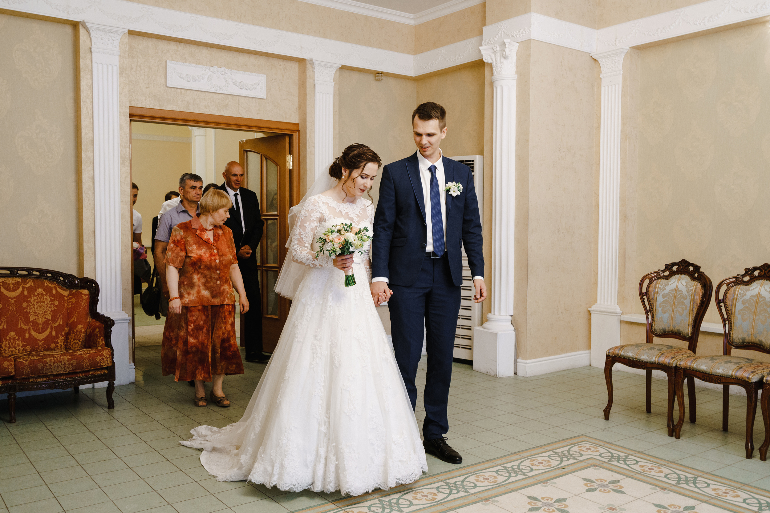 Летняя свадебная съемка красивой пары