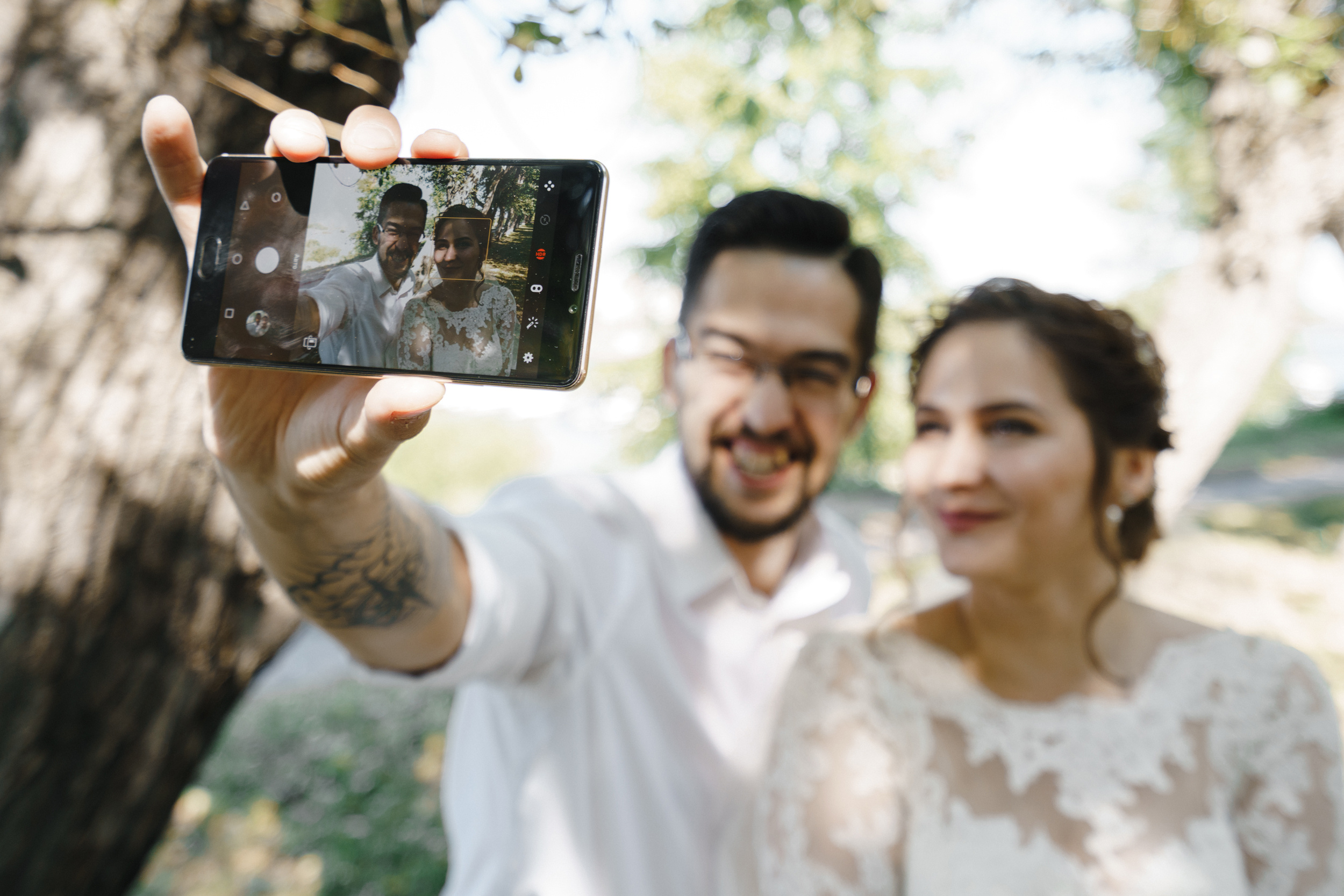 Летняя свадебная съемка красивой пары