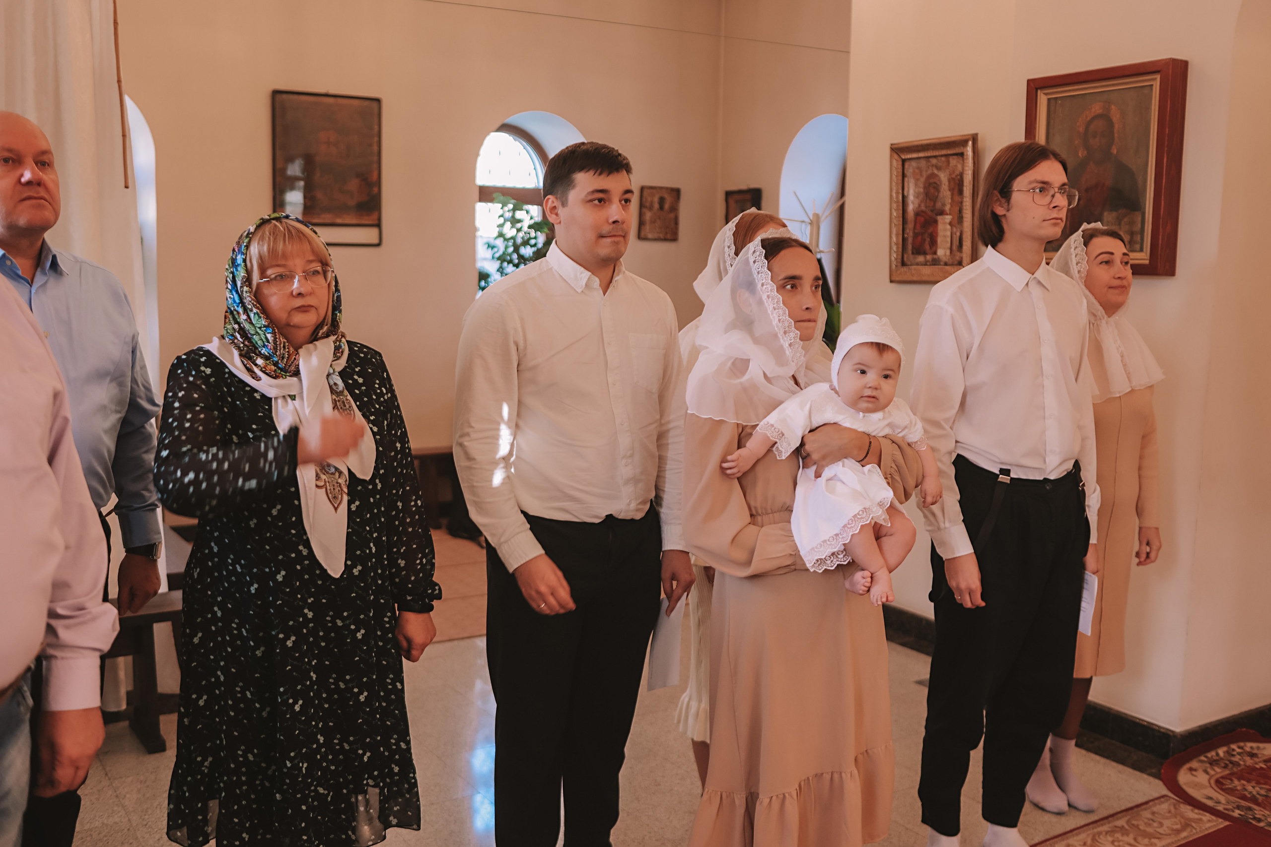 Крещение круглая церковь. Семейный фотограф Тюмень, фотограф на роды Салмина Мария