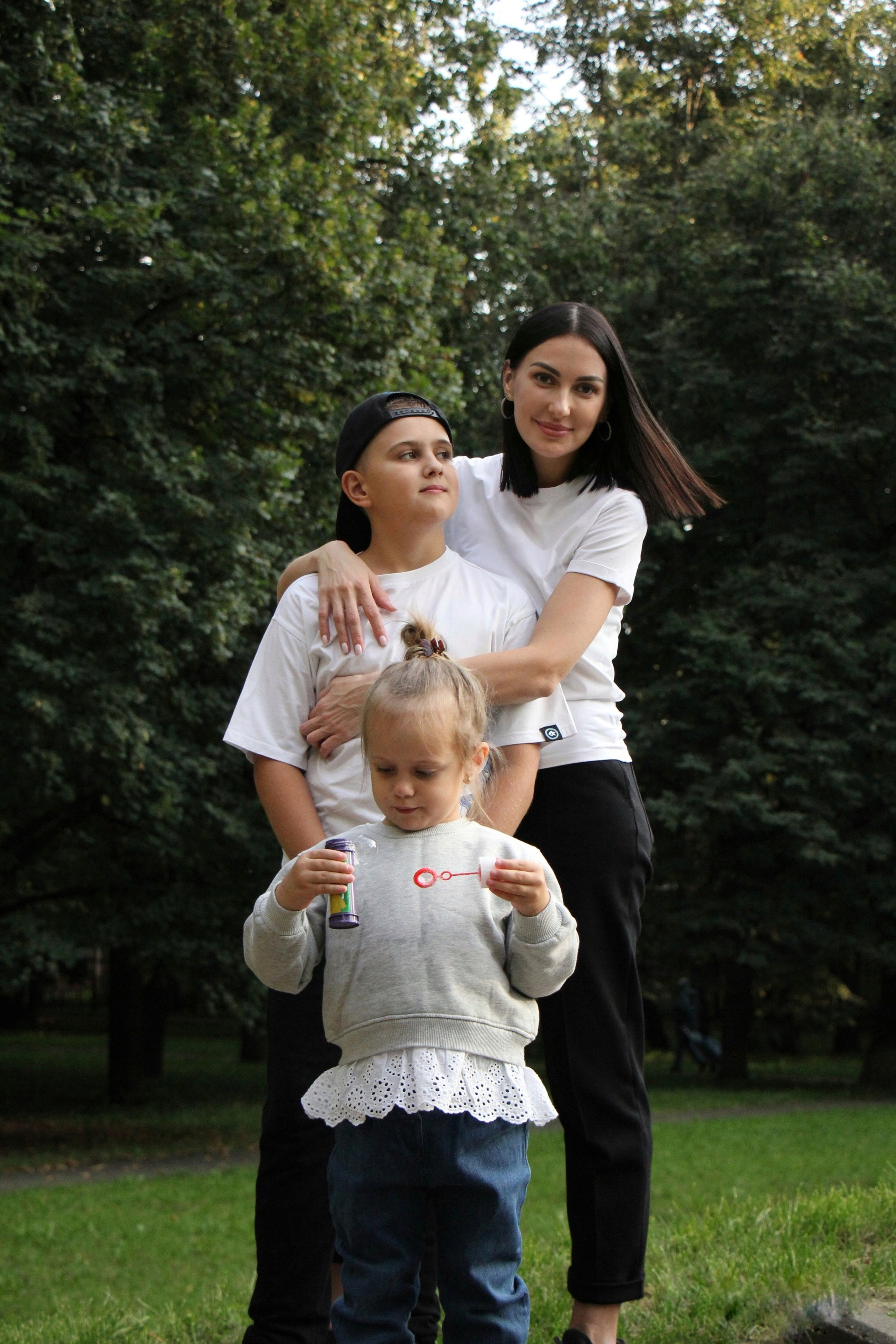 Аня с мамой на прогулке. Портретный фотограф Москва