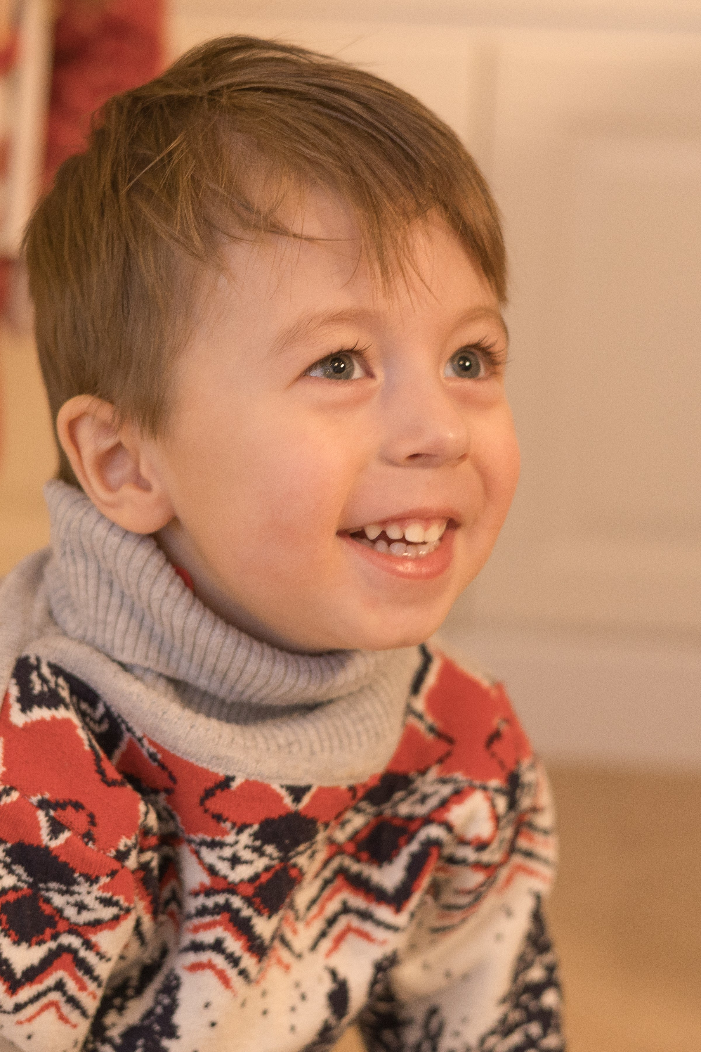 Детская новогодняя фотосессия в студии Ижевска для озорного Данила