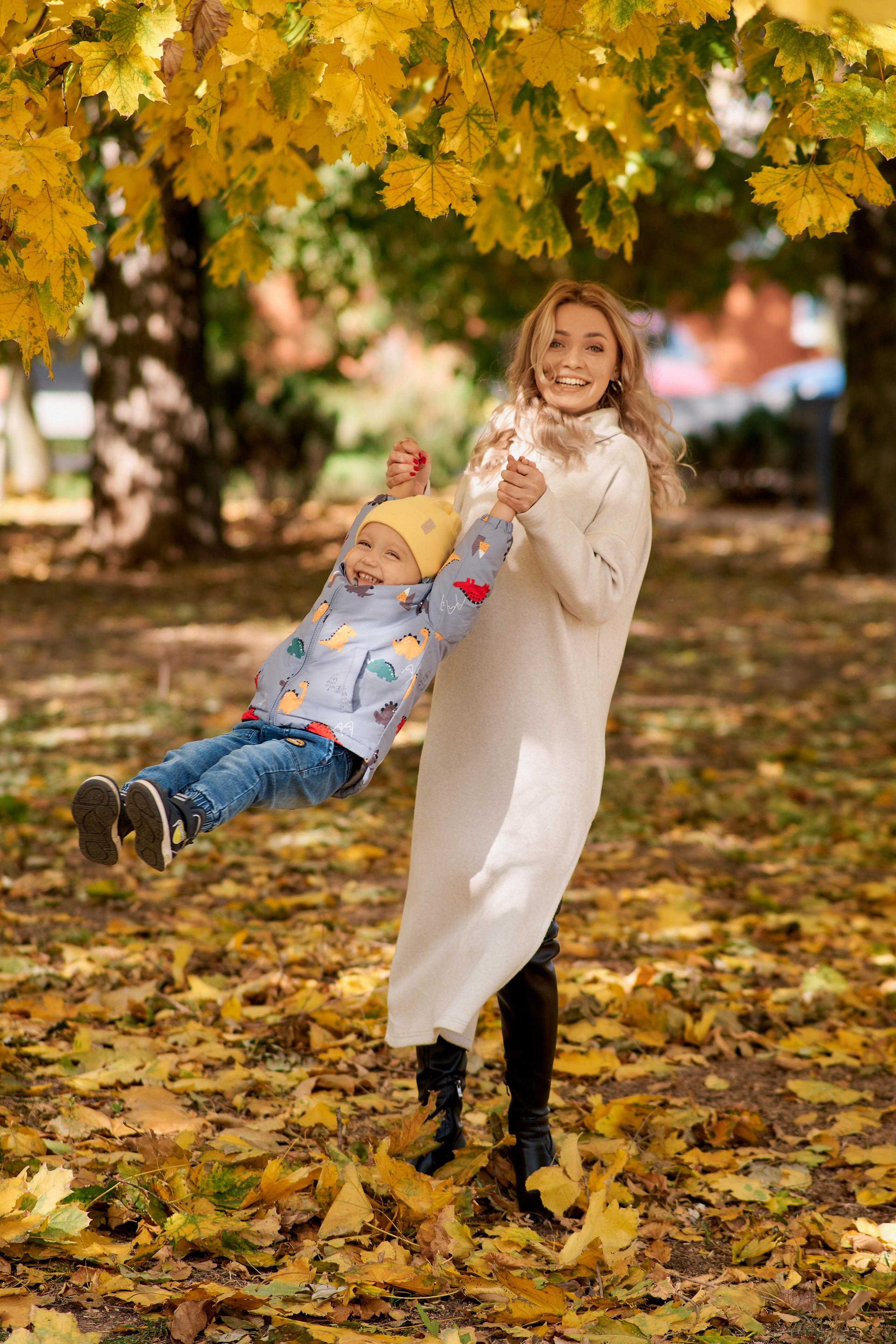 Осенняя прогулка мамы с сыном. Фотограф Таганрог Анна Трайжон