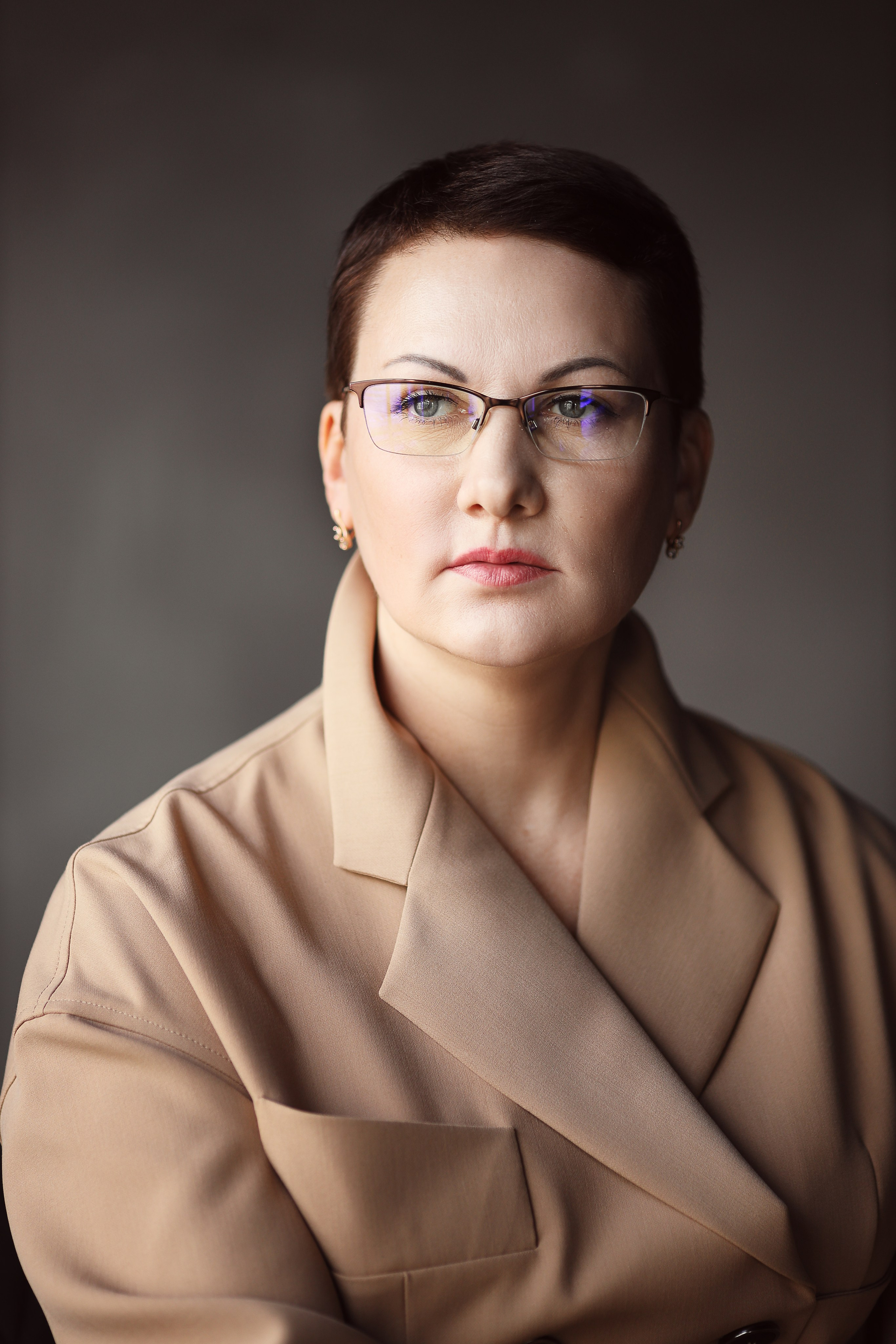 Деловые портреты в Москве: Профессиональная фотосессия для бизнеса. Профессиональный фотограф в Москве. Елена Шуваева