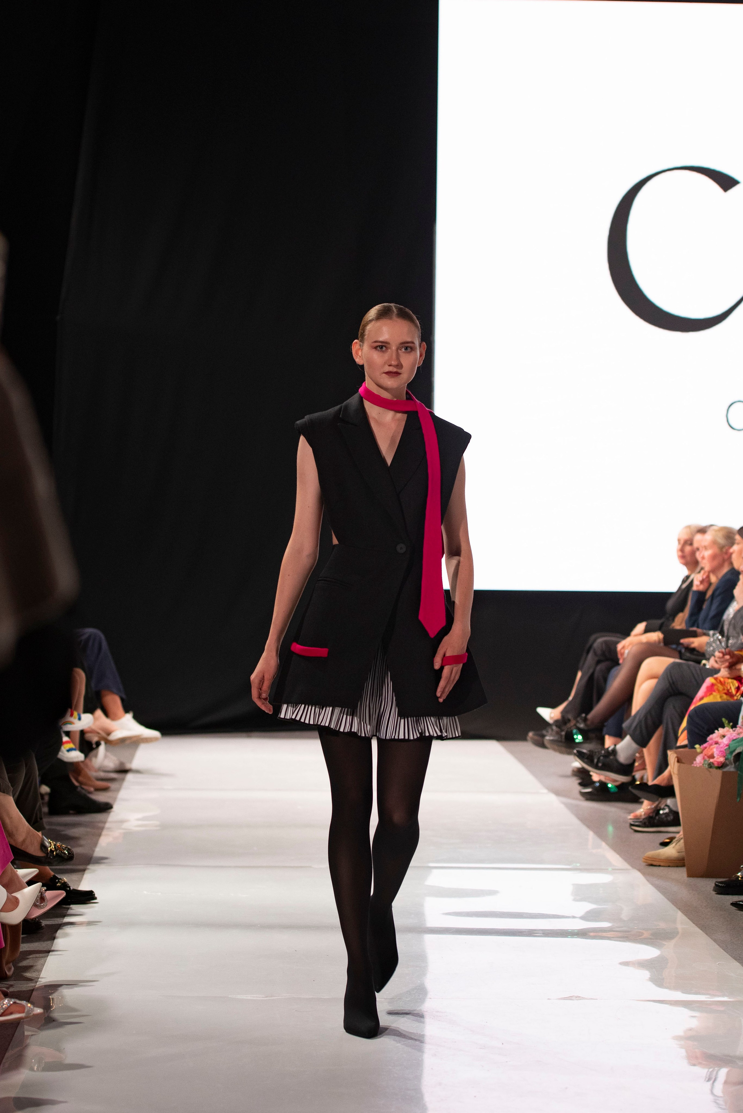 Фотограф на модельный показ. Свадебный, семейный, фэшн фотограф, школьный фотограф в Сочи