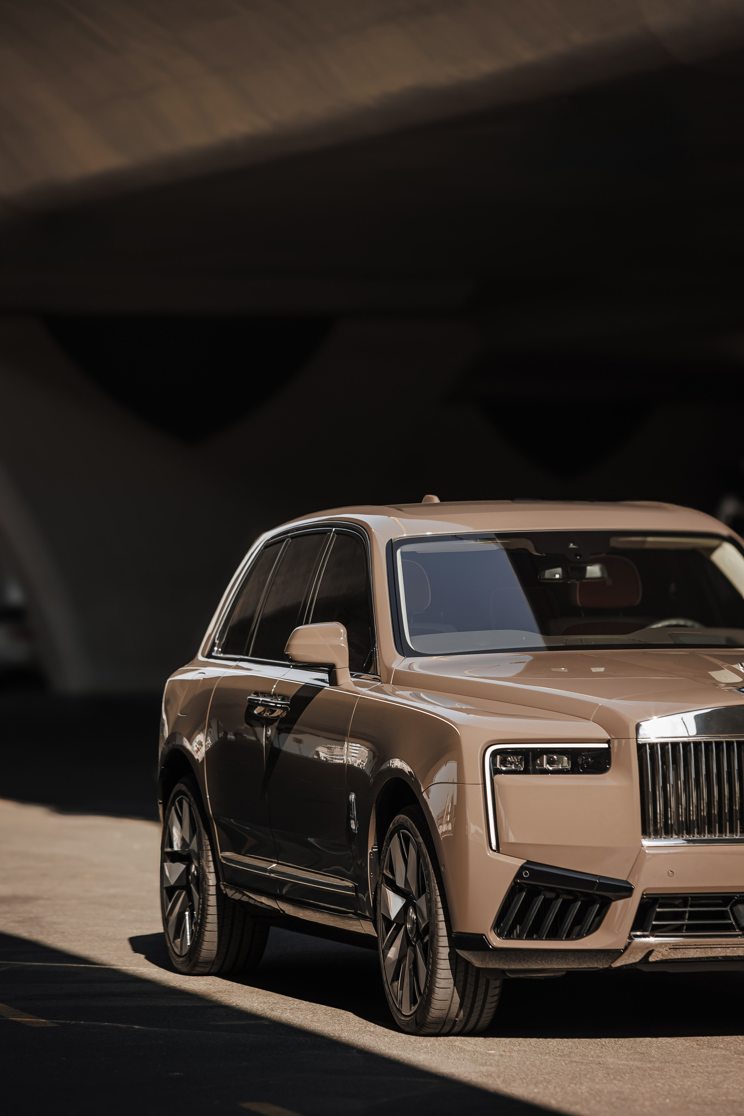 Luxury Car Photography in Dubai — Rolls-Royce Photoshoot. Evgen Yatsenko — Photographer in Dubai