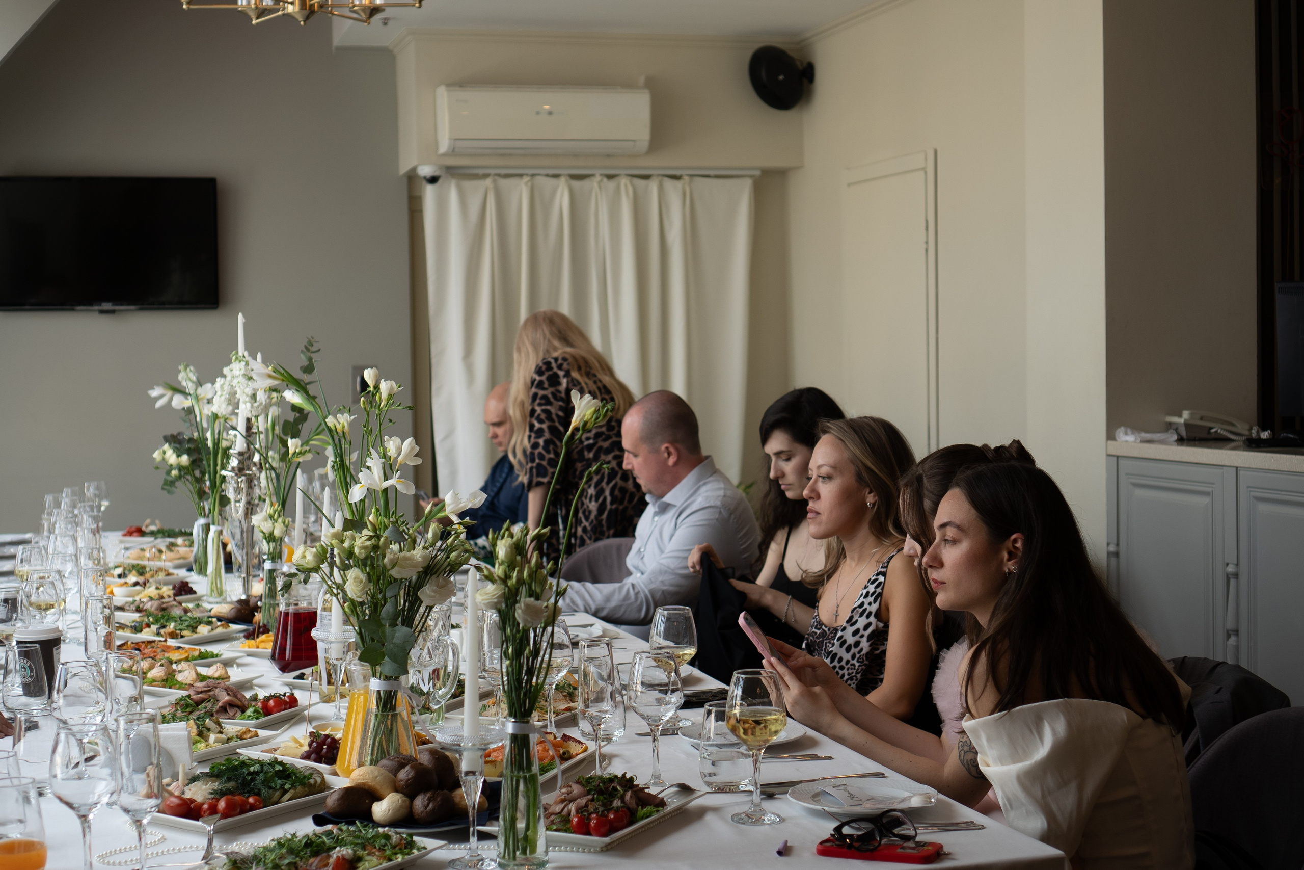 СВАДЕБНЫЙ БАНКЕТ НА ВЛАДИМИРСКОЙ В САНКТ-ПЕТЕРБУРГЕ (КАМЕРНАЯ СВАДЬБА). Профессиональный фотограф, Санкт-Петербург — Виктория Богомолова