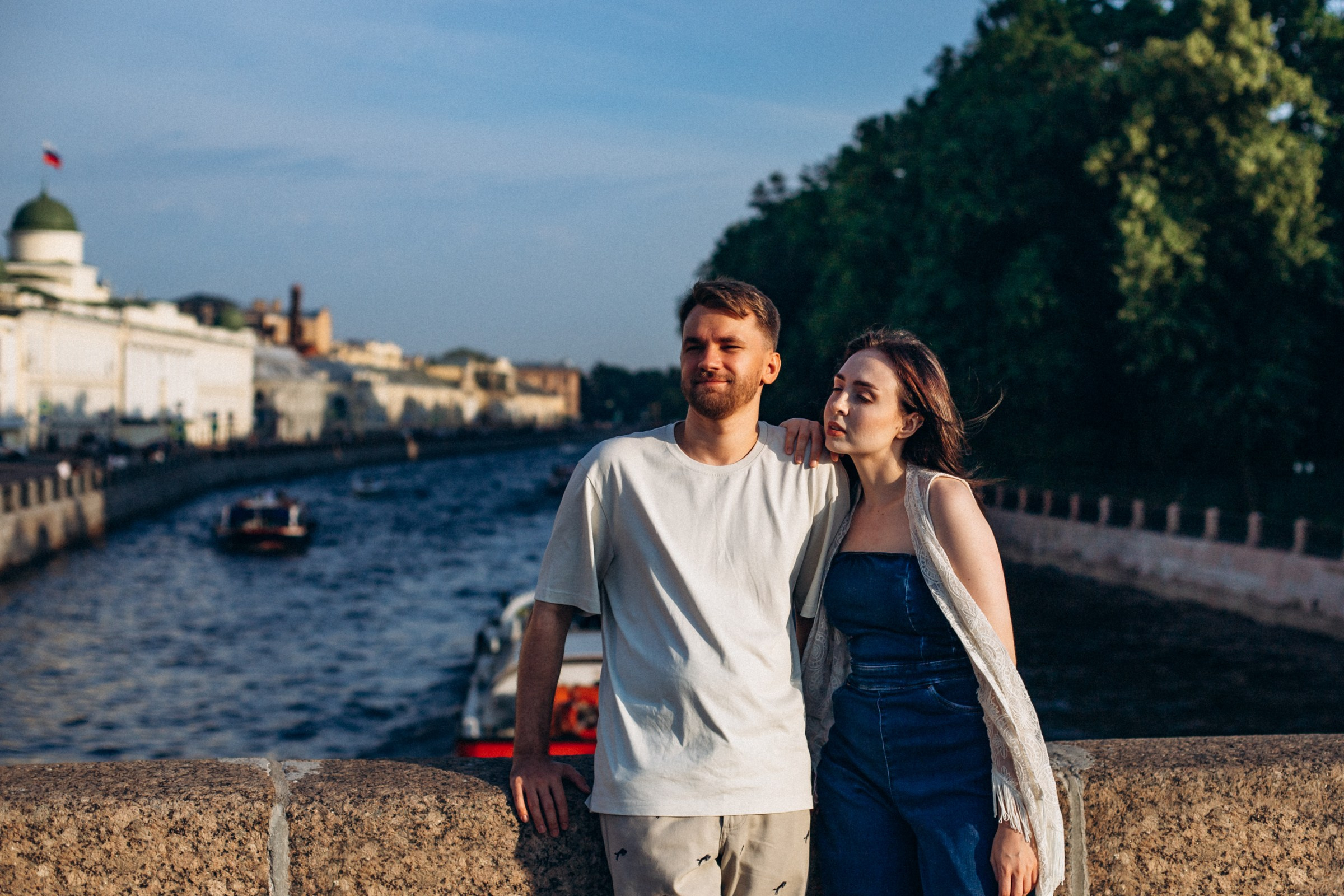 Валерия с супругом в июле. Фотопрогулка в Петербурге. Индивидуальный и семейный фотограф в Санкт-Петербурге