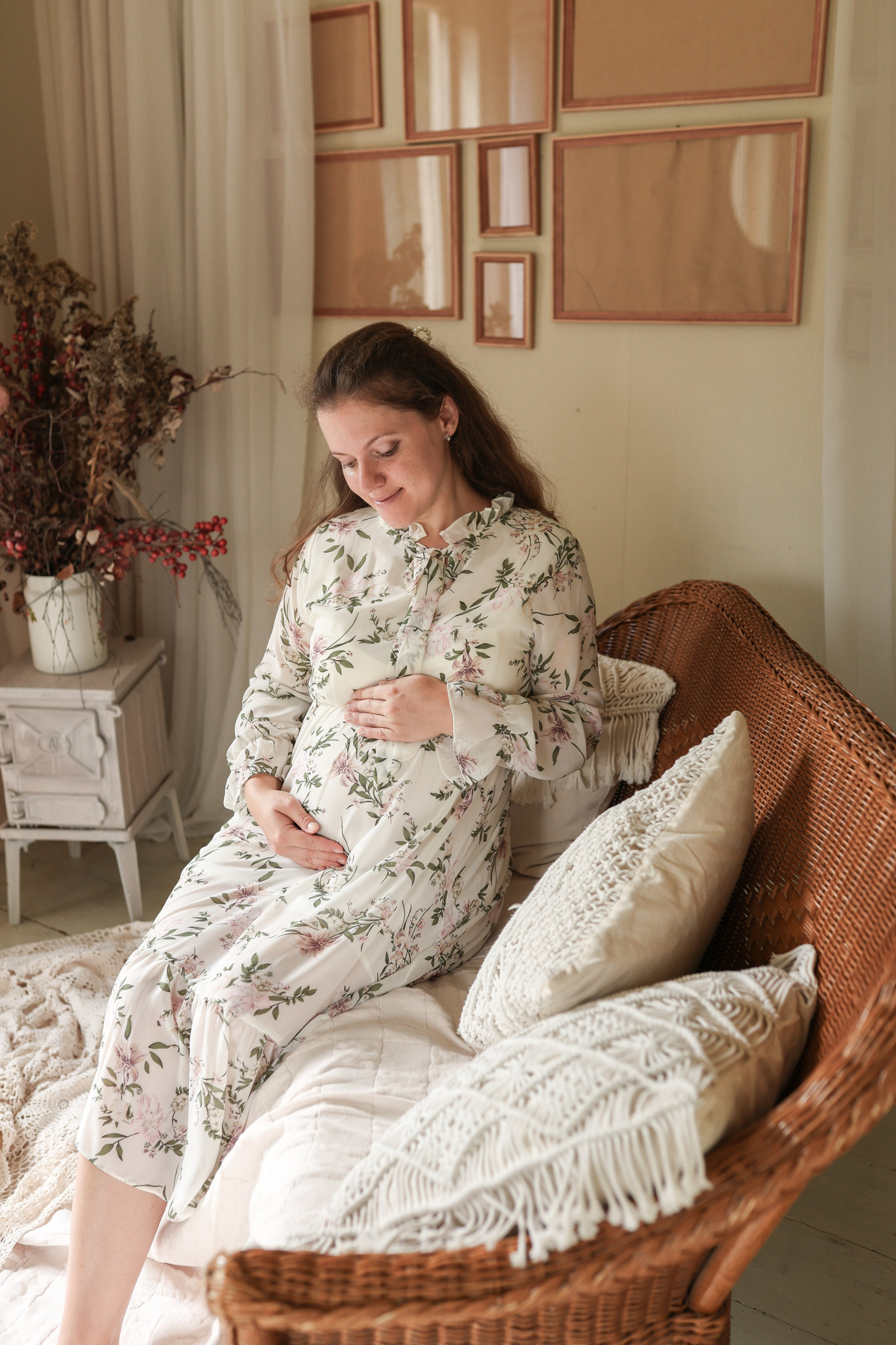 Фотосессия беременности в загородной студии Купавна. Фотограф в Железнодорожном и Балашихе