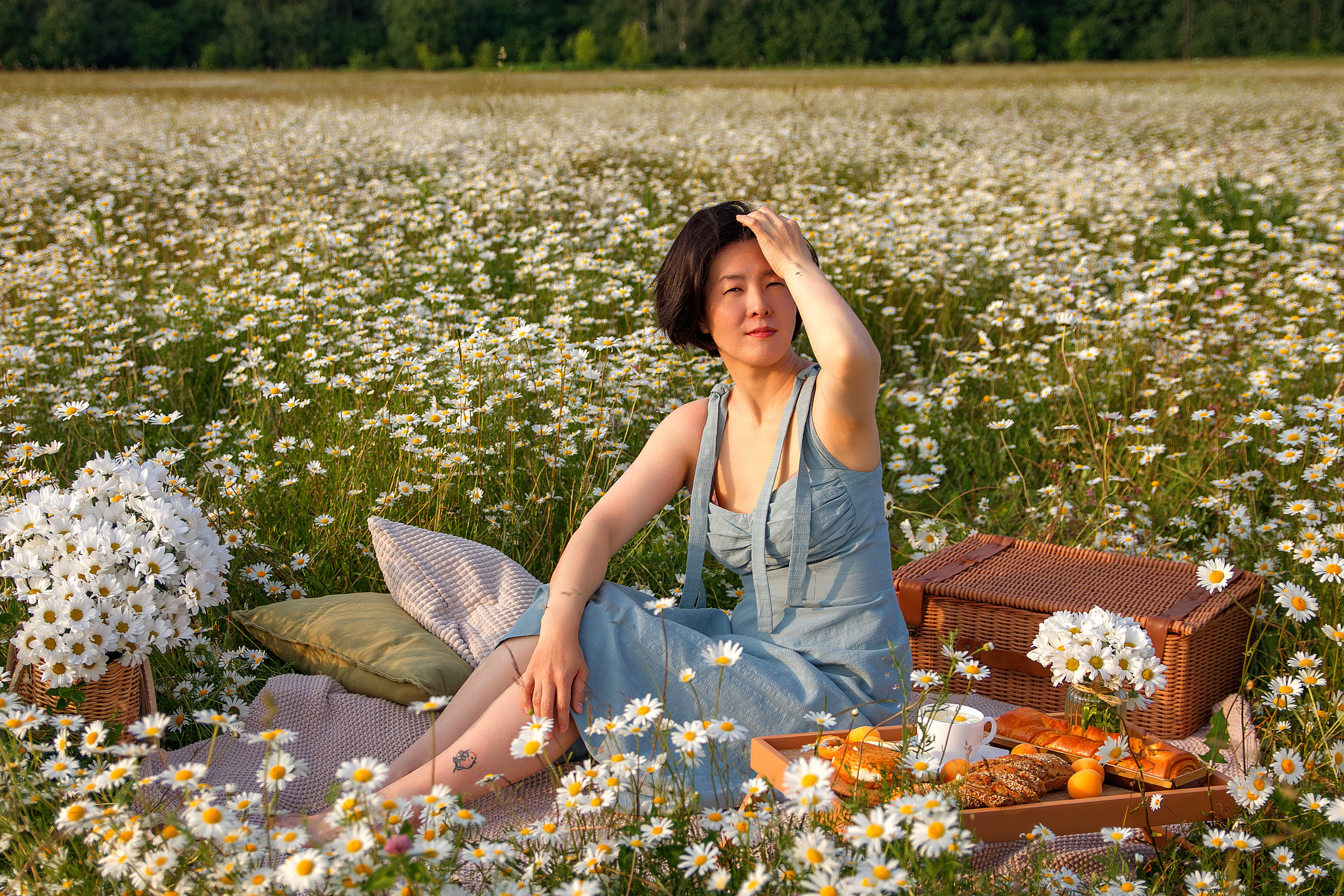 Мама и дочка в поле ромашек. Женский и семейный фотограф в Москве и Московской области Наталья Минт