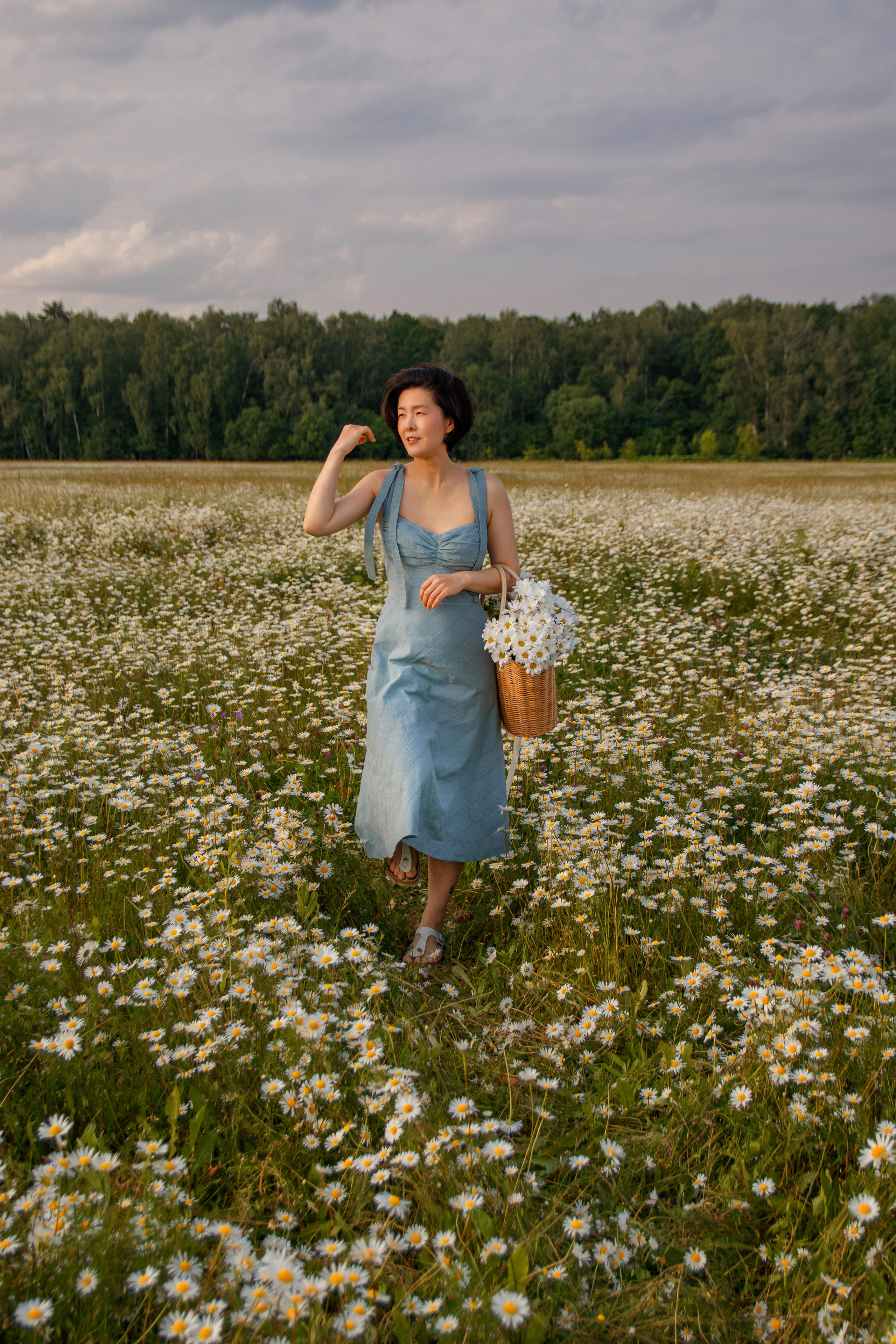 Мама и дочка в поле ромашек. Женский и семейный фотограф в Москве и Московской области Наталья Минт