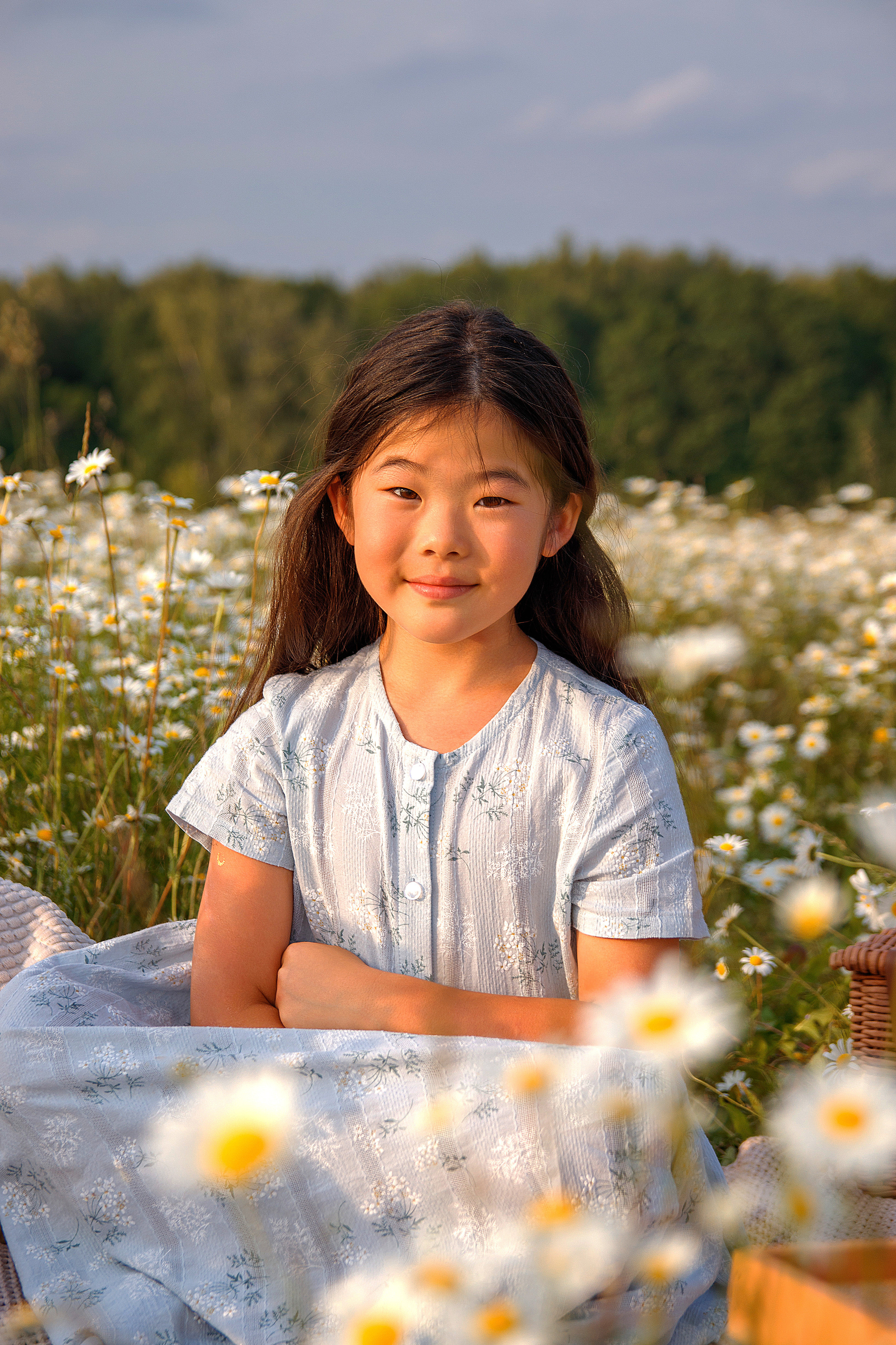 Мама и дочка в поле ромашек. Женский и семейный фотограф в Москве и Московской области Наталья Минт