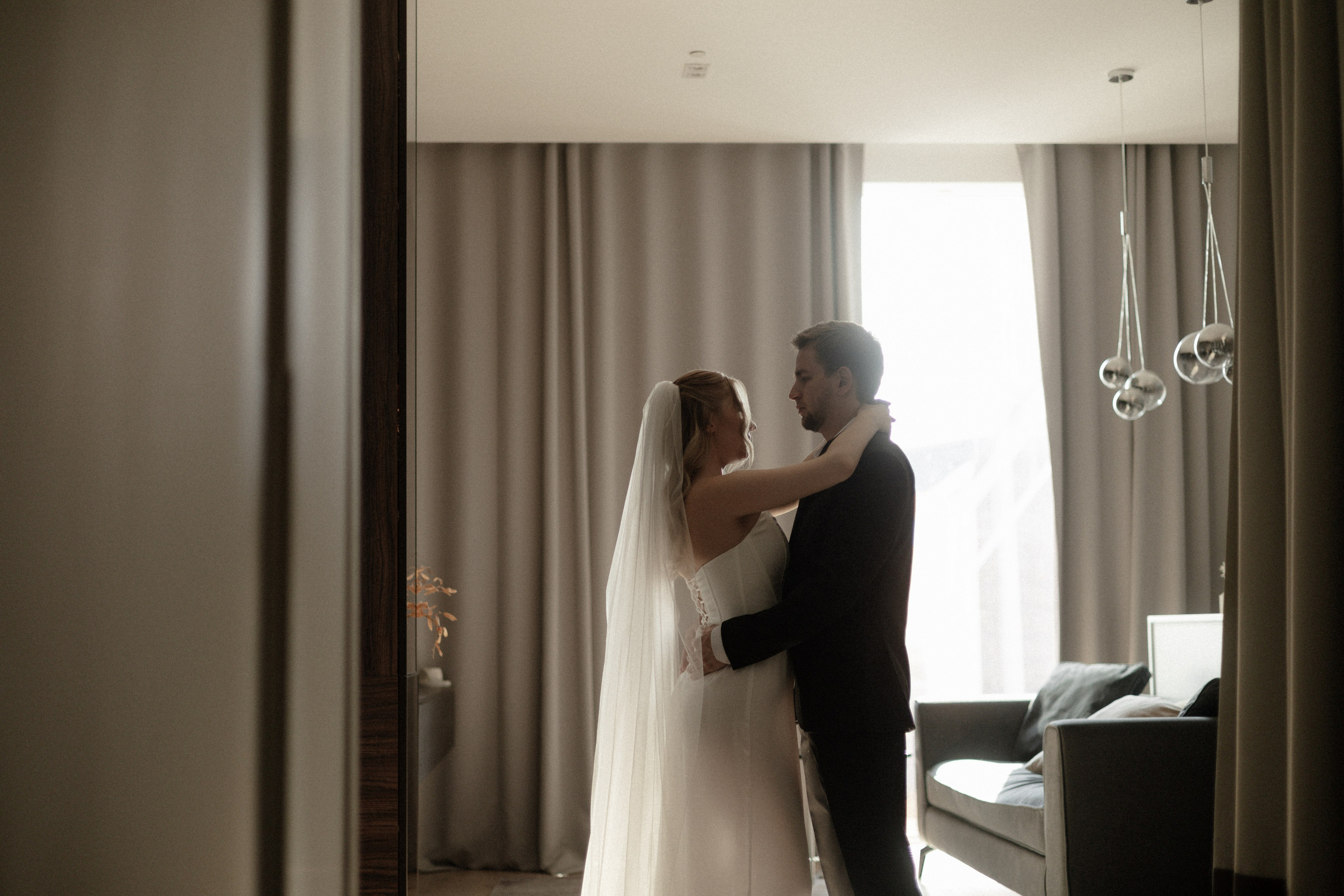 Арина и Дима. Сборы, роспись и прогулка. Свадебный и портретный фотограф в Москве Анастасия Масюк