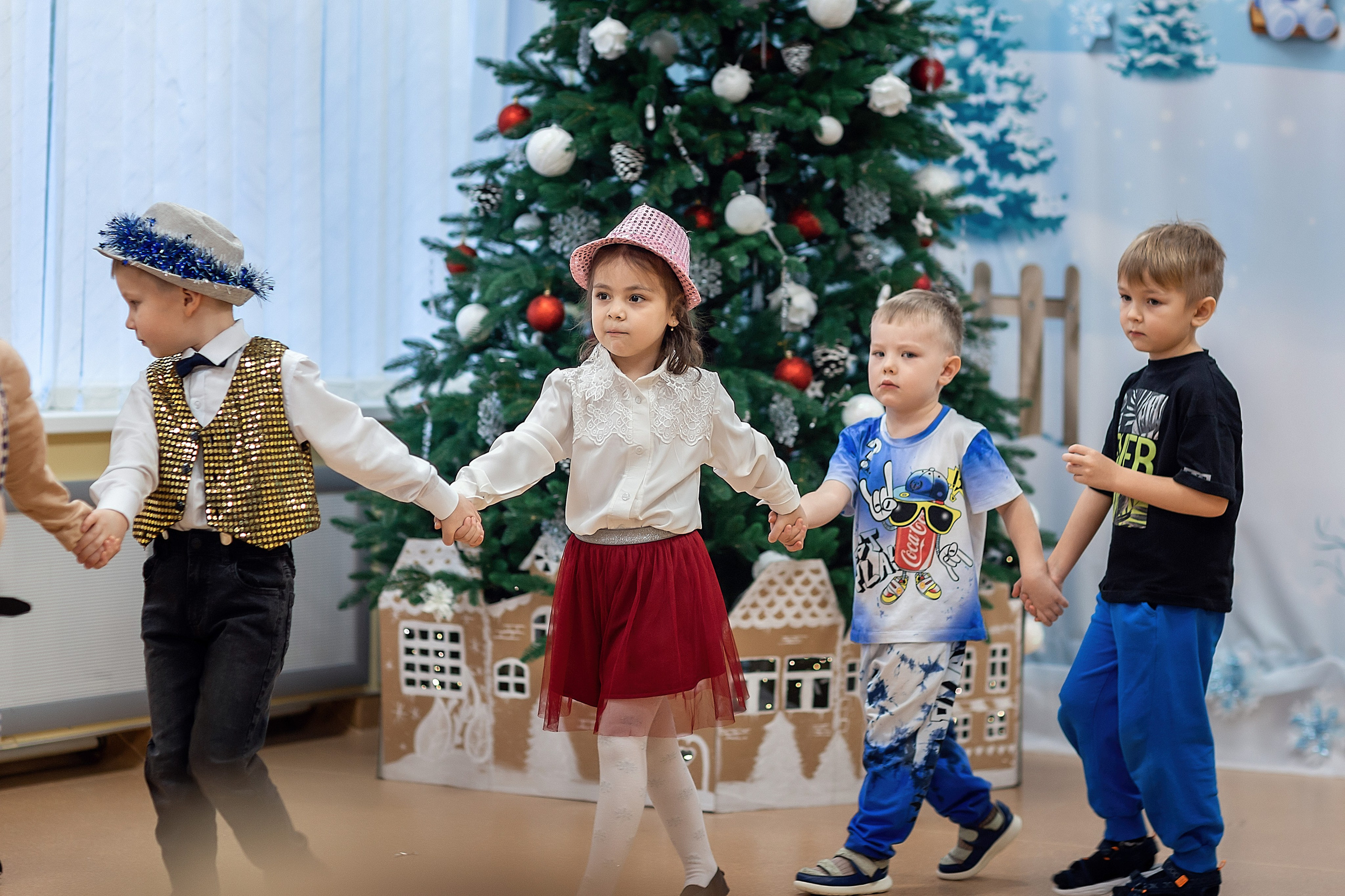 Утренник_"Веселый балаганчик» 2024. Семейный фотограф в Санкт-Петербурге