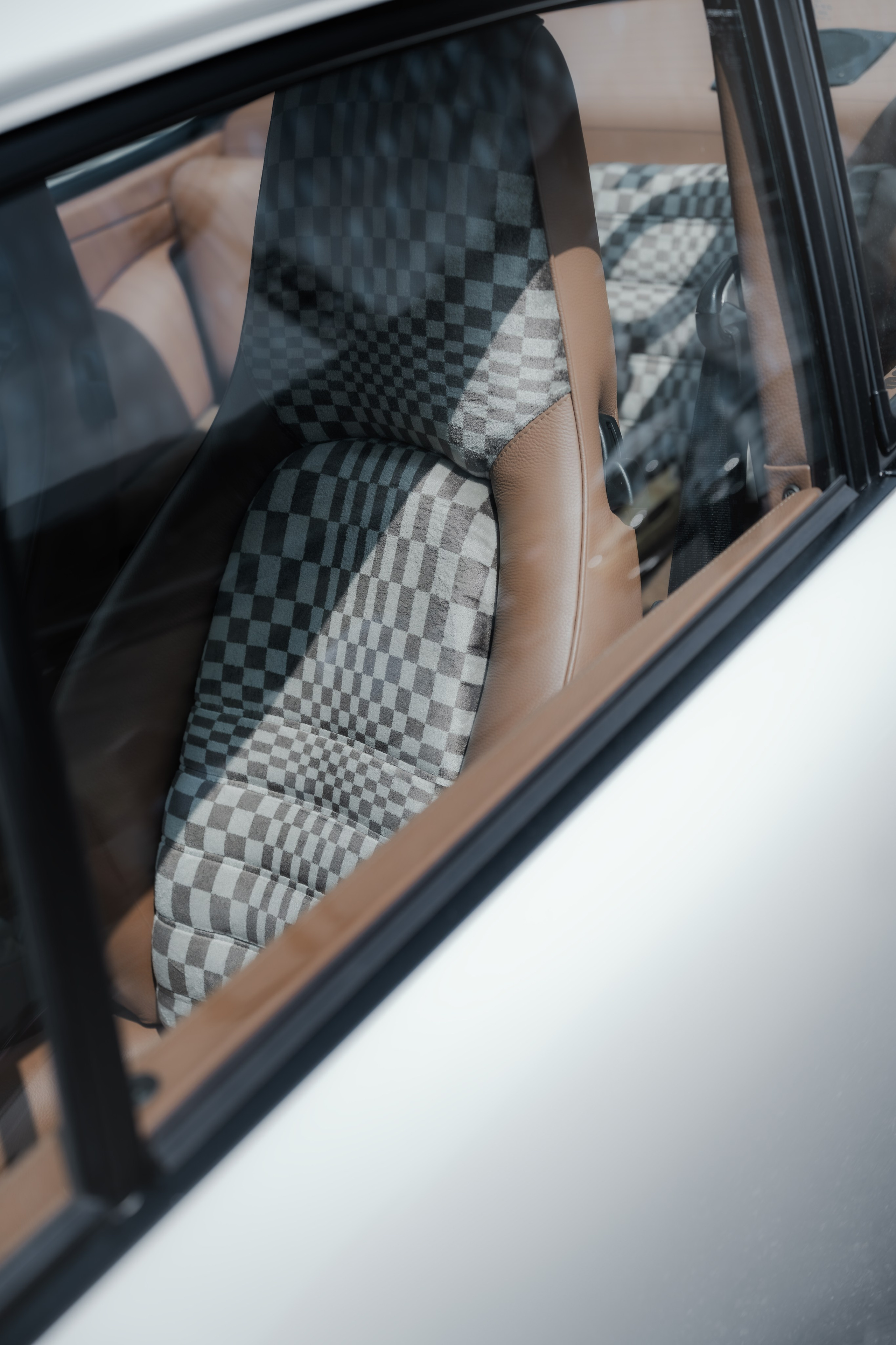 //GROUNDED2025. Автомобильный фотограф