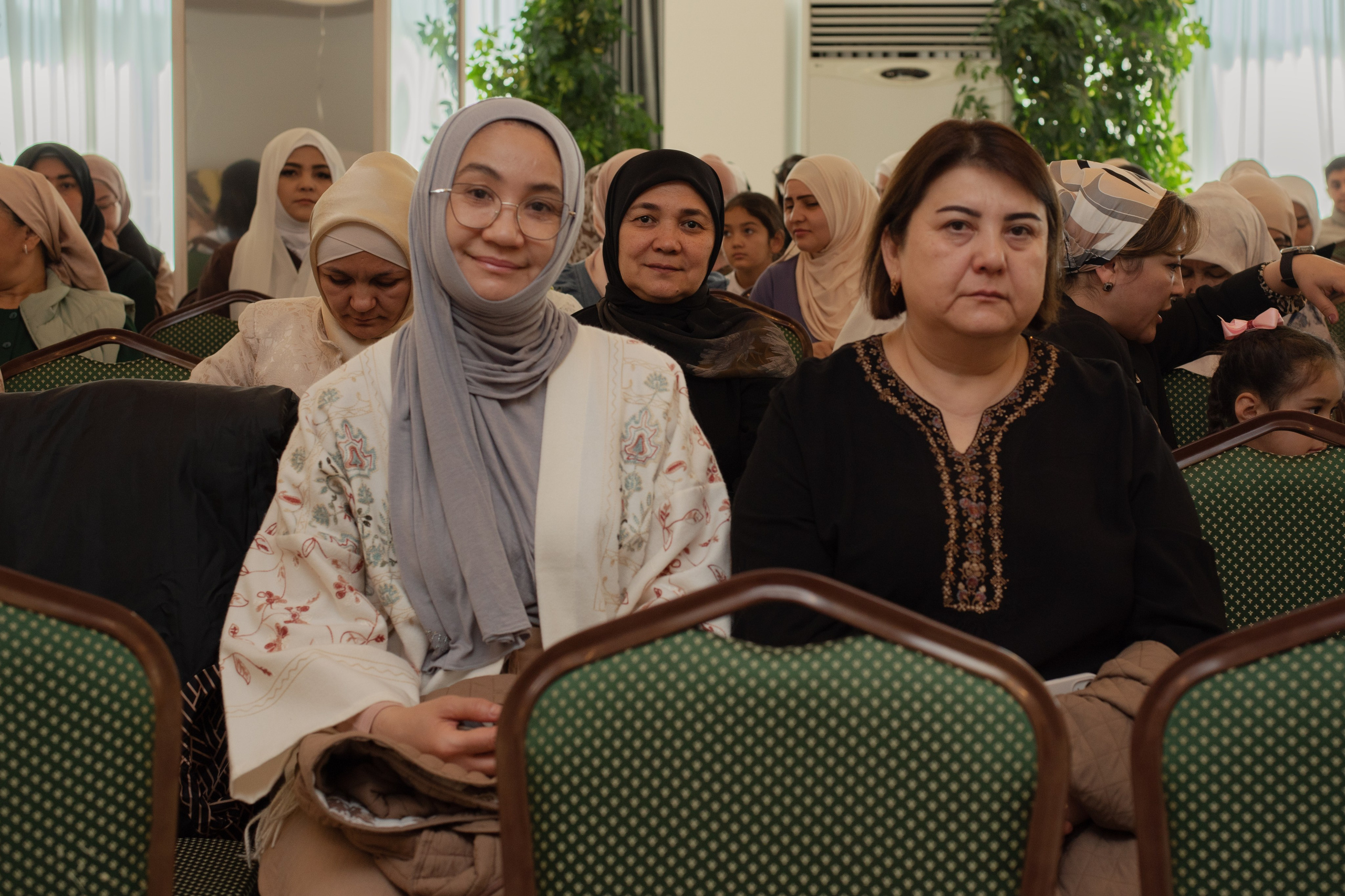 Выпускной в Евразийской женской гуманитарной академии. Лина Курочка — ваш фотограф