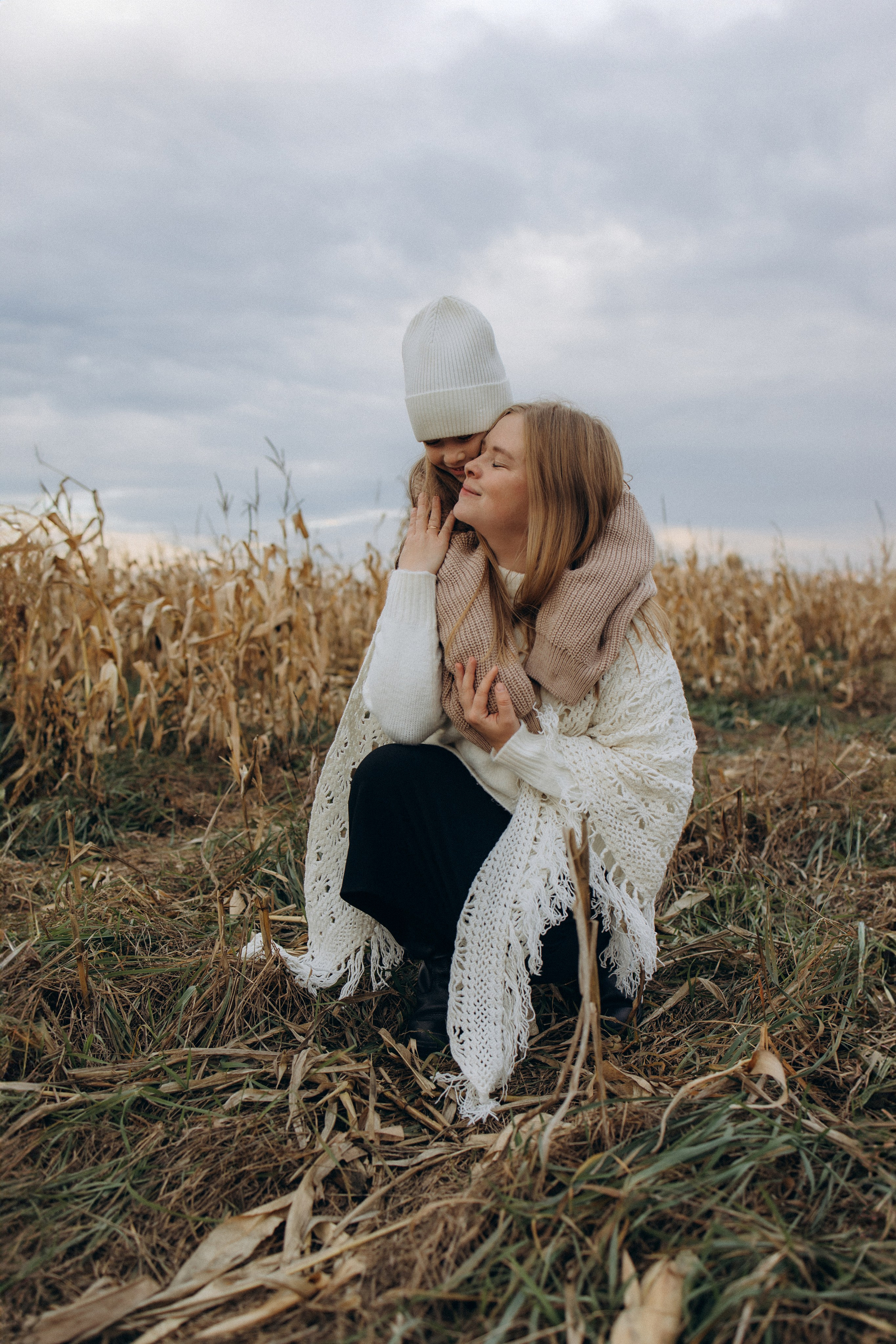Оля, Ксюша и кукуруза. Фотограф Елена Рябцева