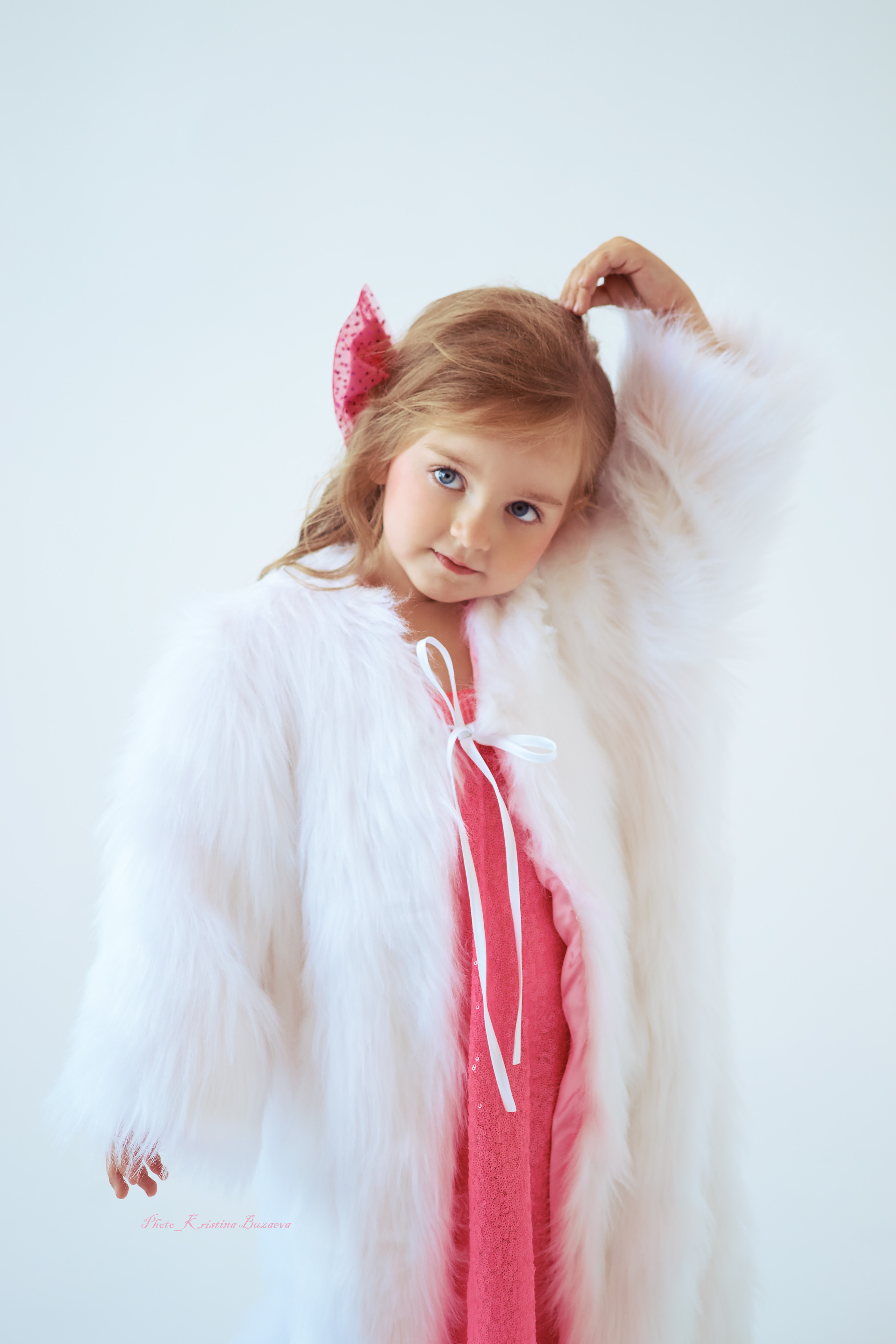 Мила в роли снежной Эльзы. Портретный фотограф в Саратове Кристина Бузаева