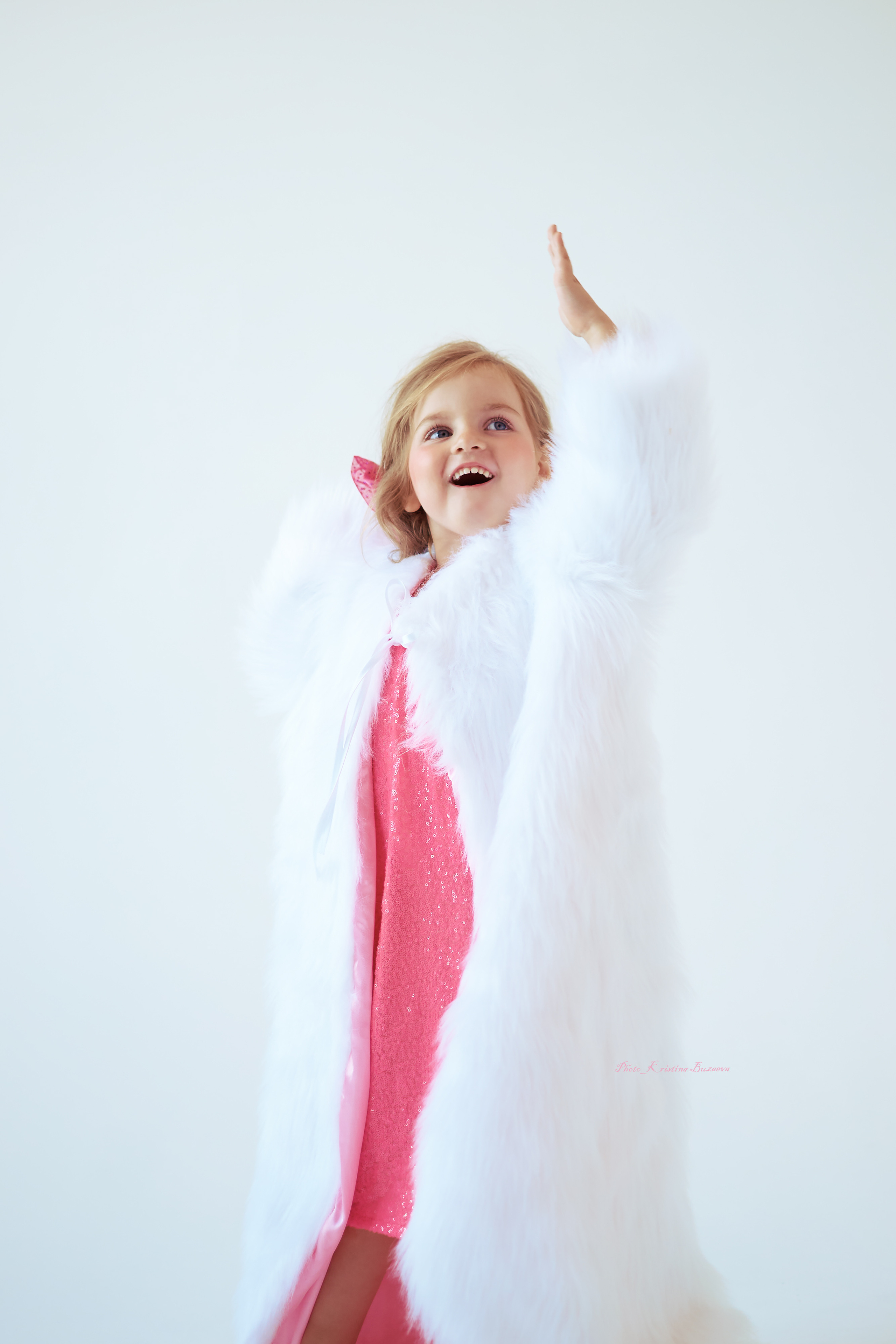 Мила в роли снежной Эльзы. Портретный фотограф в Саратове Кристина Бузаева