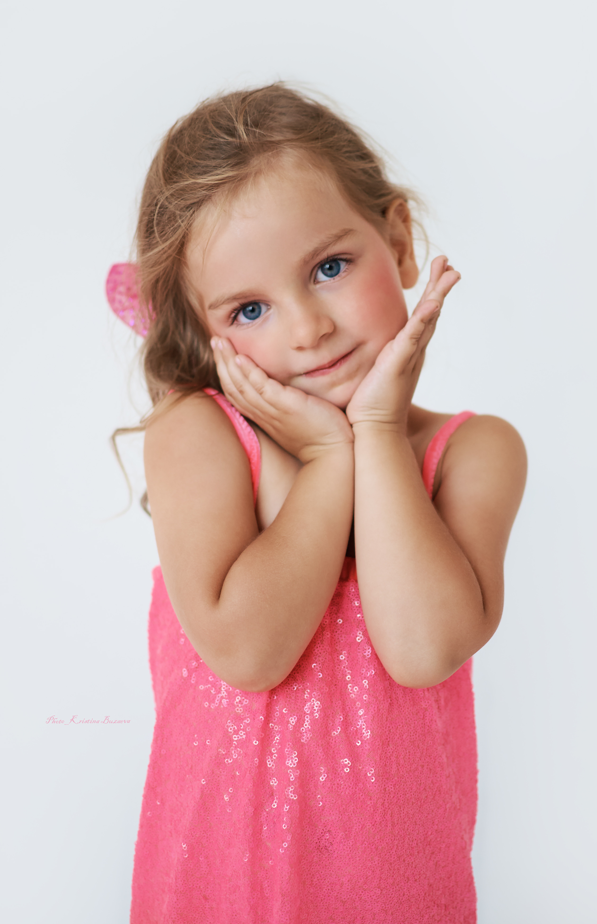 Мила в роли снежной Эльзы. Портретный фотограф в Саратове Кристина Бузаева