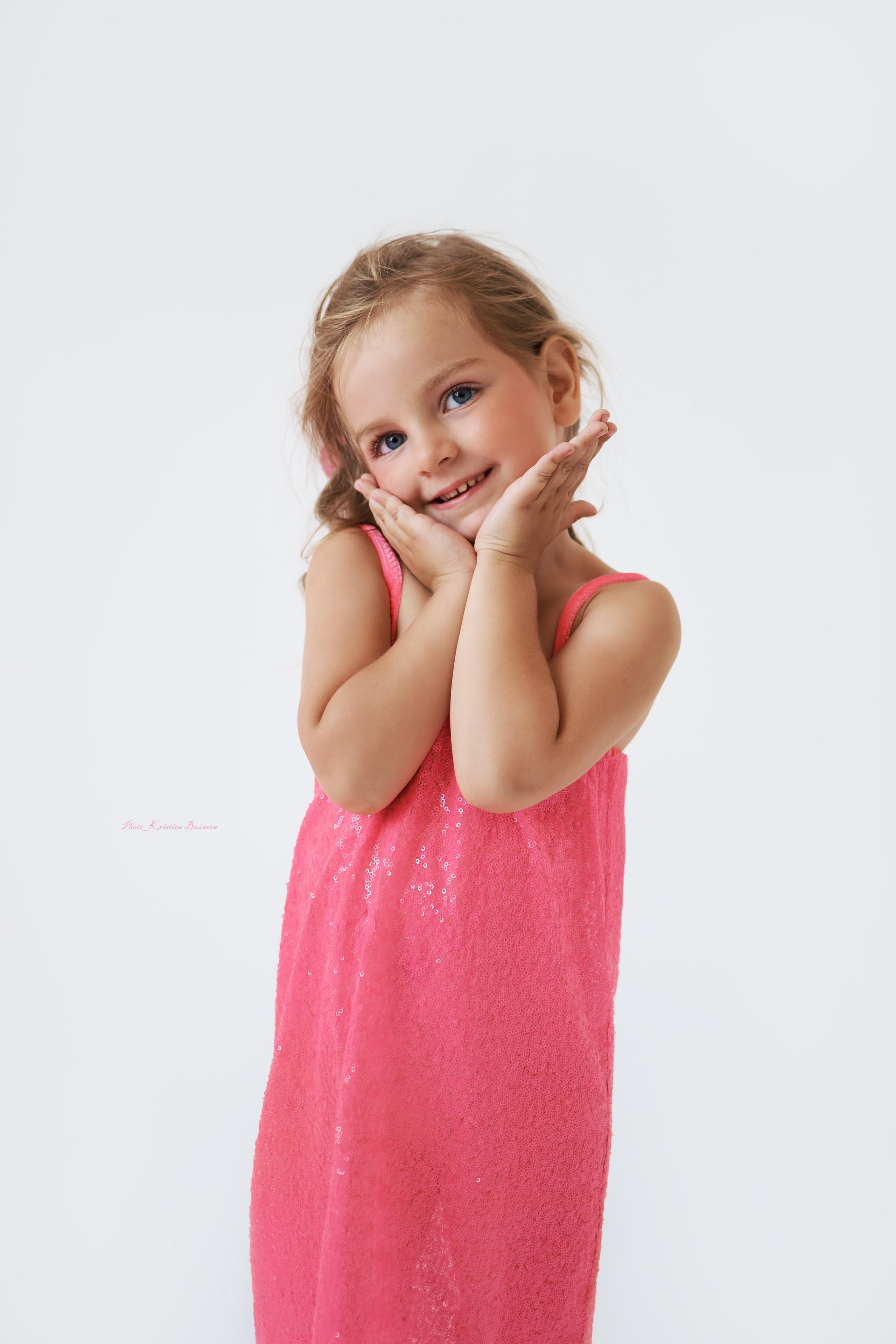 Мила в роли снежной Эльзы. Портретный фотограф в Саратове Кристина Бузаева