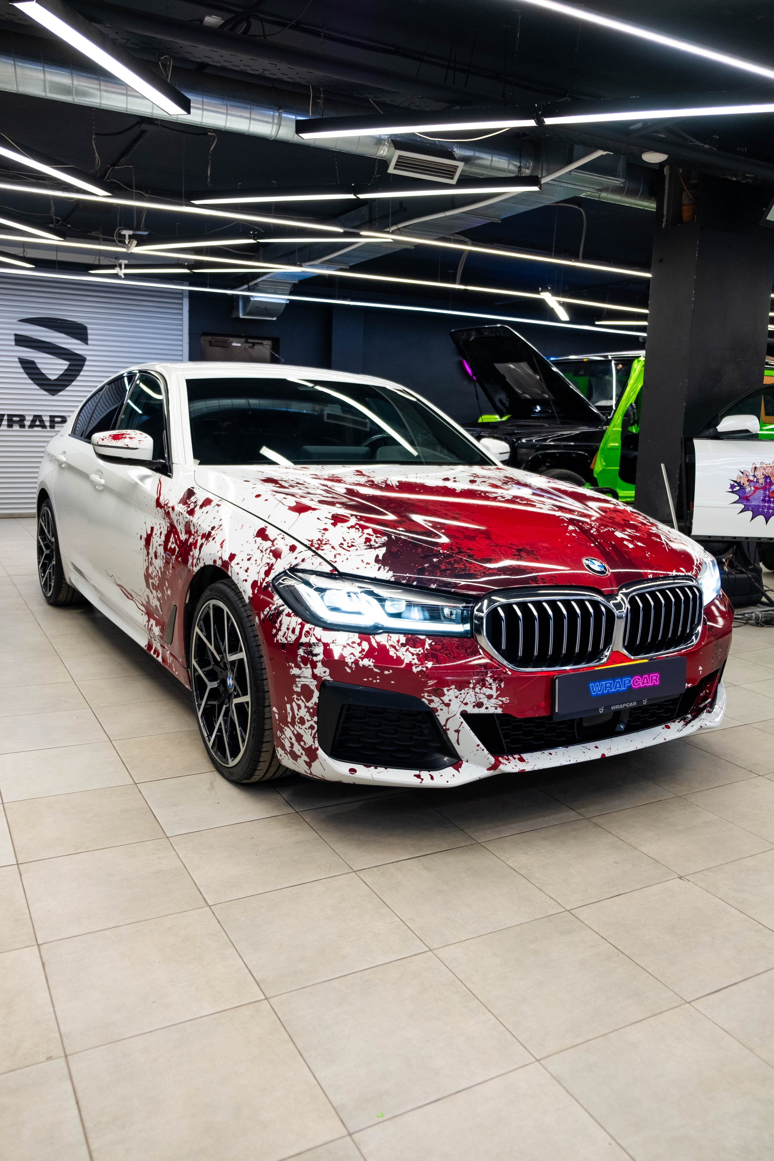 Винилография на BMW 5 G30. Студия дизайна и оклейки авто Barmaley Design