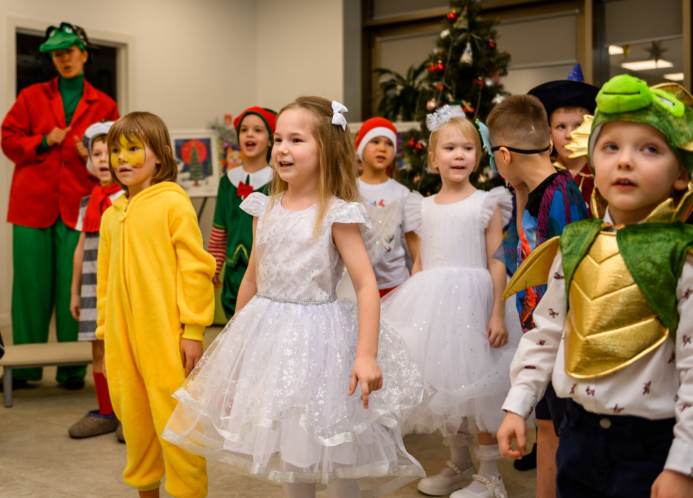 Елка 2025 садик Мантера. Свадебный и семейный фотограф София Невская