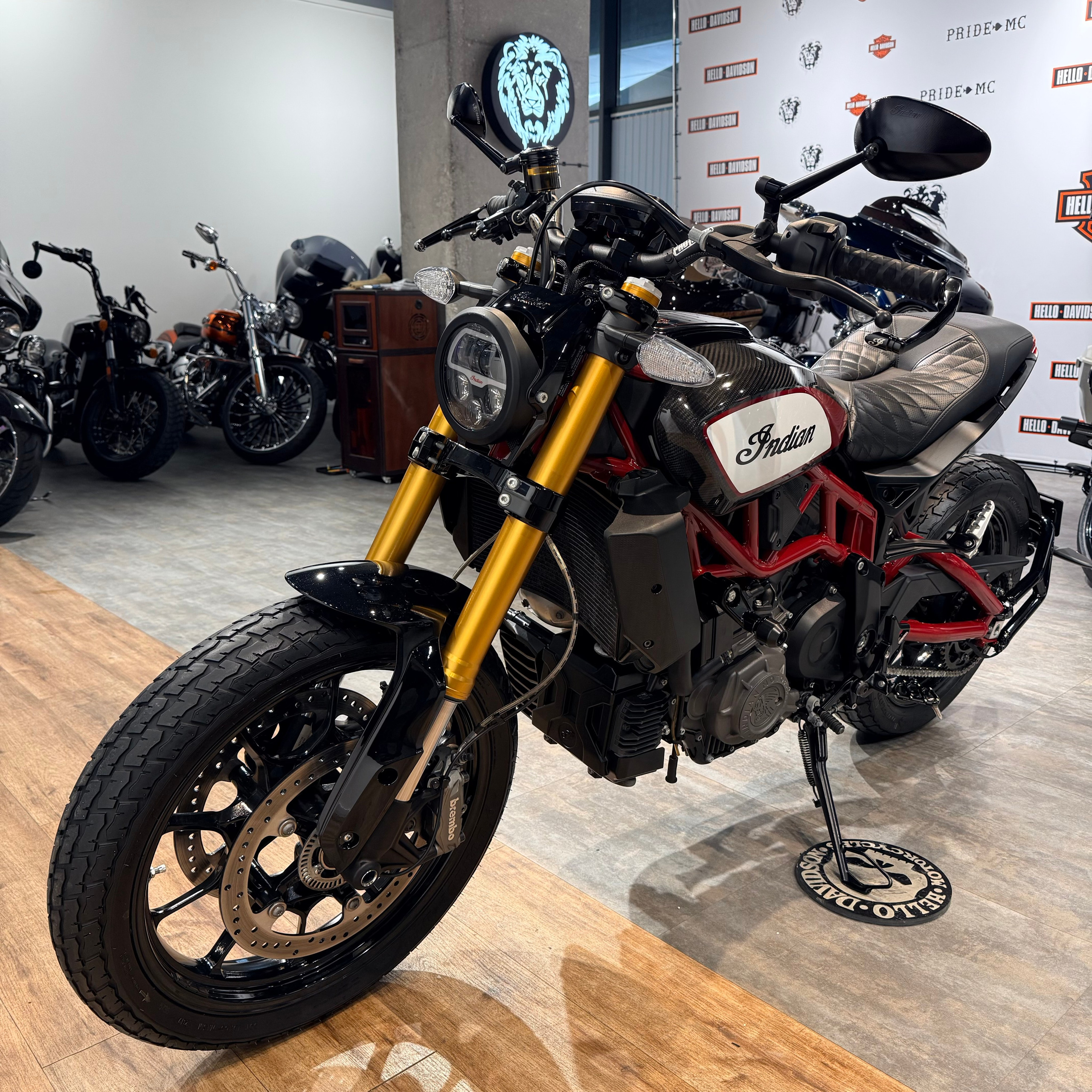 Купить 2021 Indian FTR Carbon Race Replica — подробнее на сайте. Hello Davidson, Москва. Только хорошие мотоциклы…