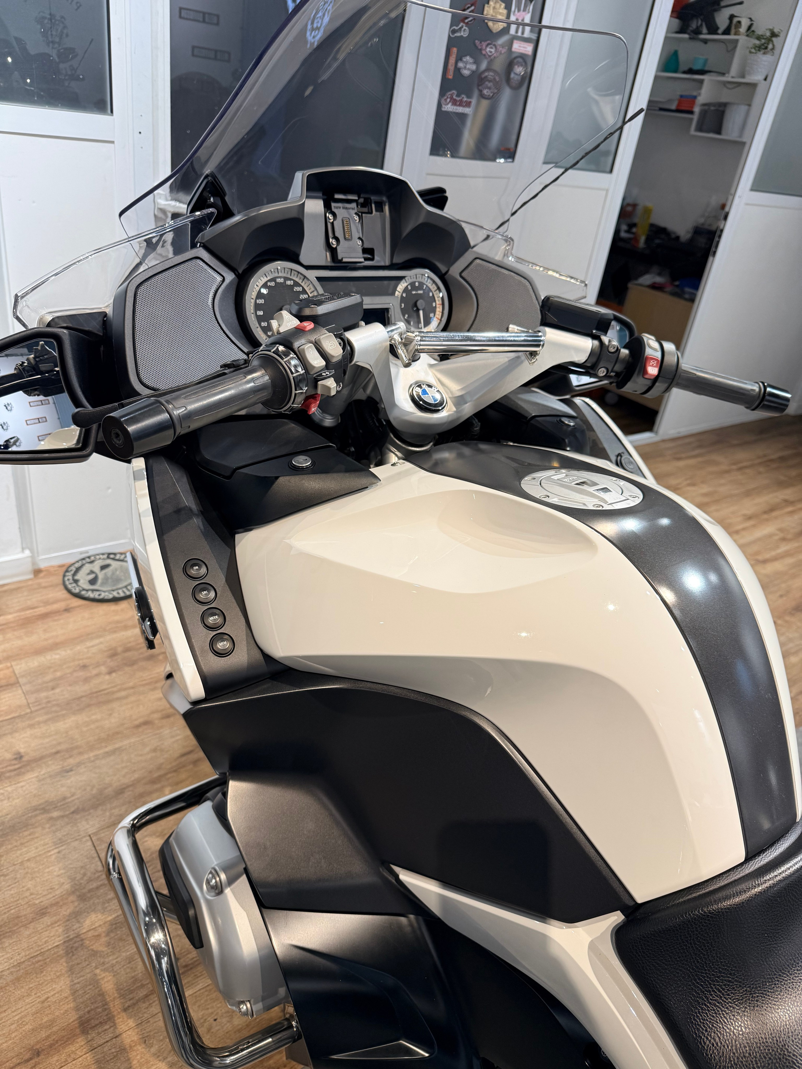 2015 BMW R1200RT Alpine White (VIN *WB10*5073). Hello Davidson, Москва. Только хорошие мотоциклы…