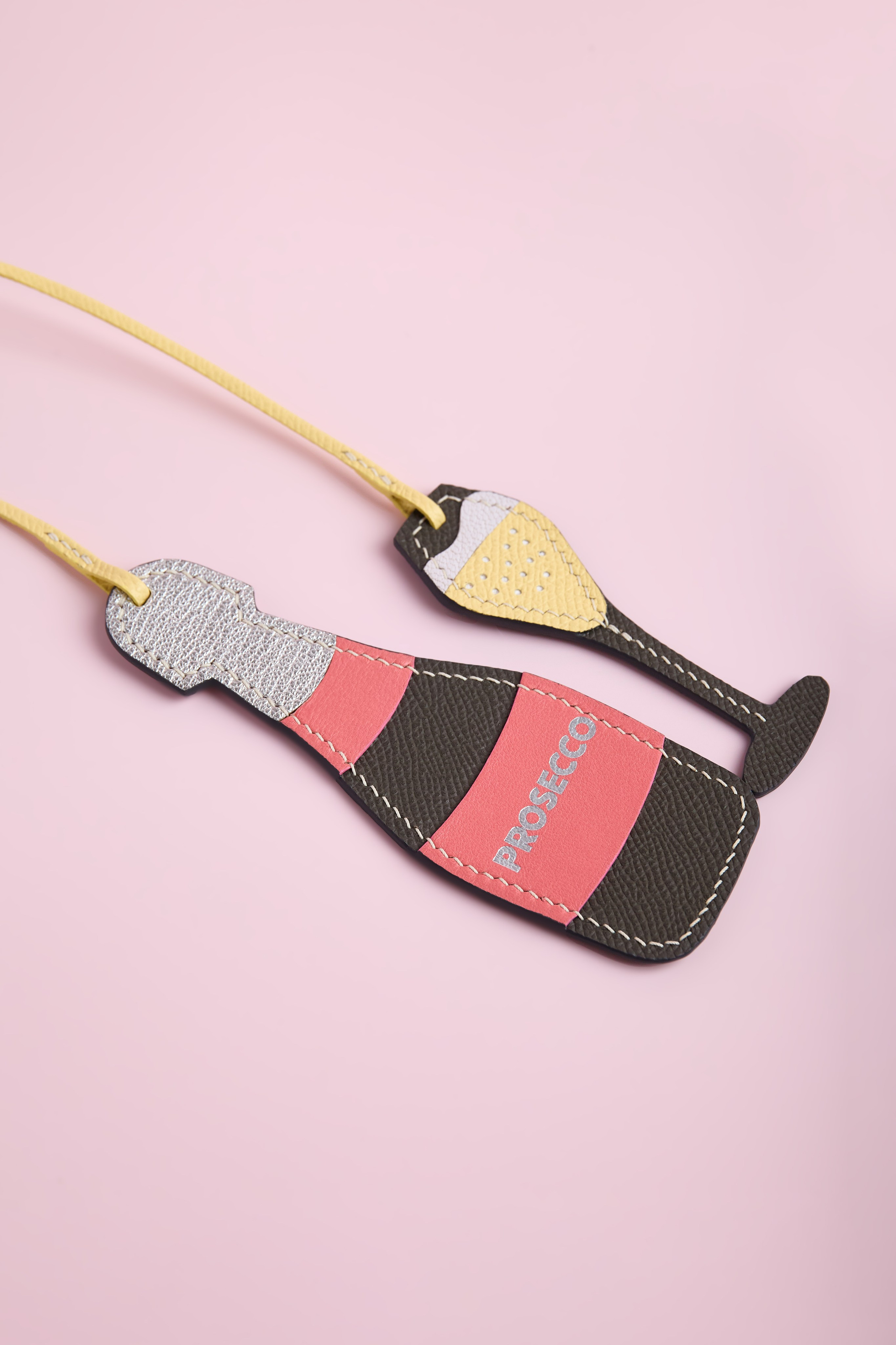 Шармы для сумок. Частный мастер — дизайнер по созданию аксессуаров из кожи Олег Шарыгин