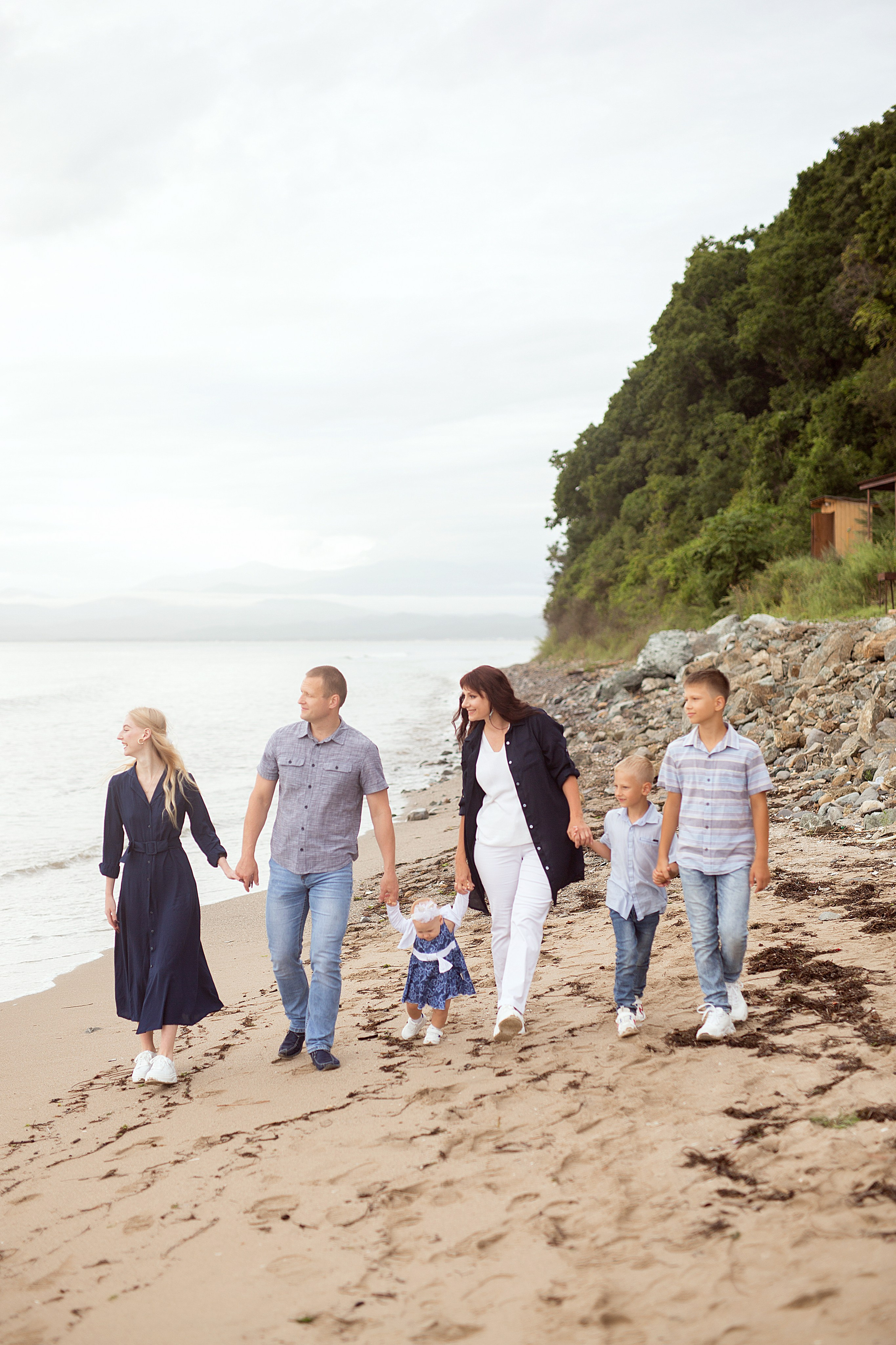 Семейная прогулка у моря. Людмила Далидович топовый семейный фотограф Находка/Владивосток