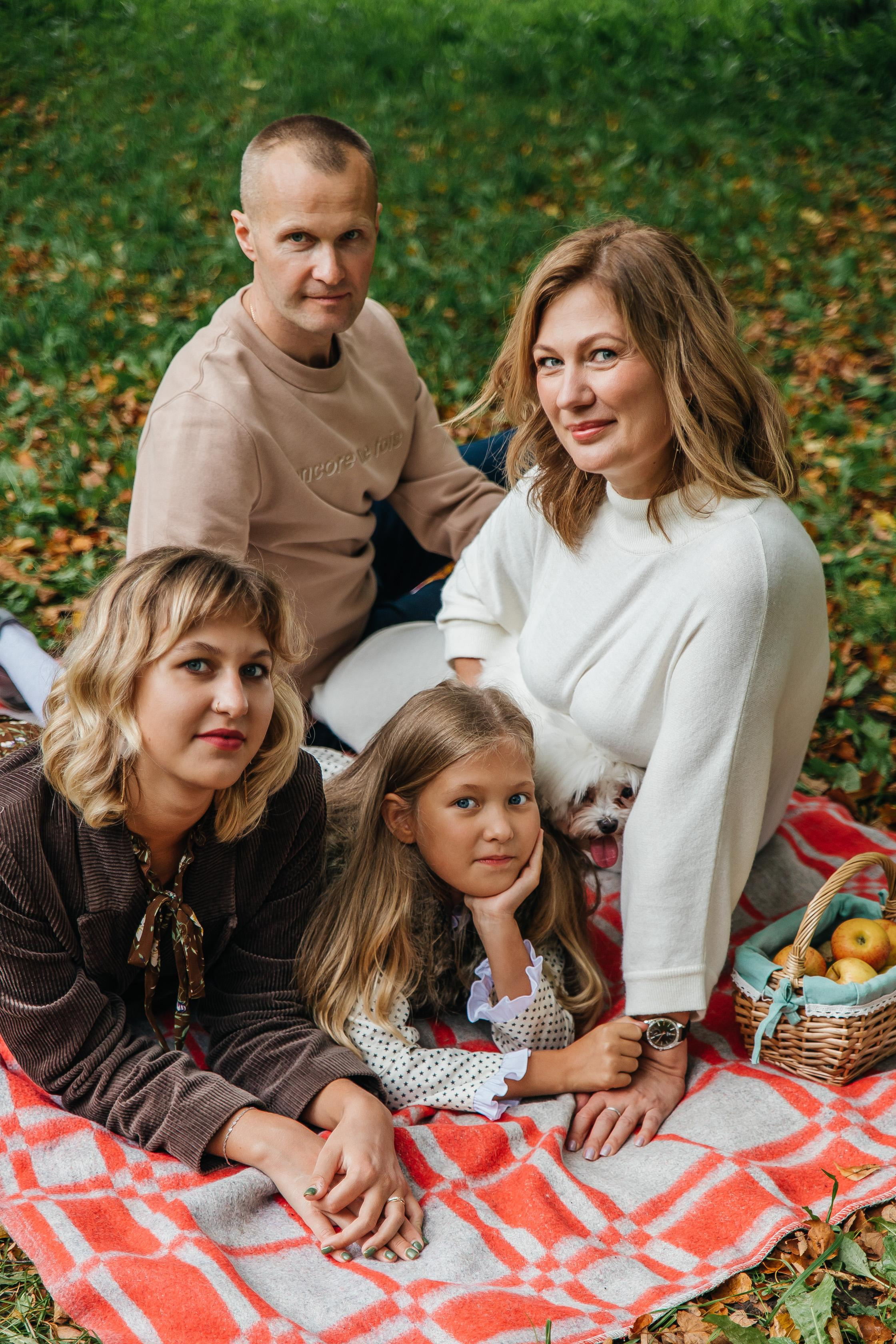 Семейная фотосессия в Парке Победы. Свадебный фотограф и видеограф — Сергей и Дарья
