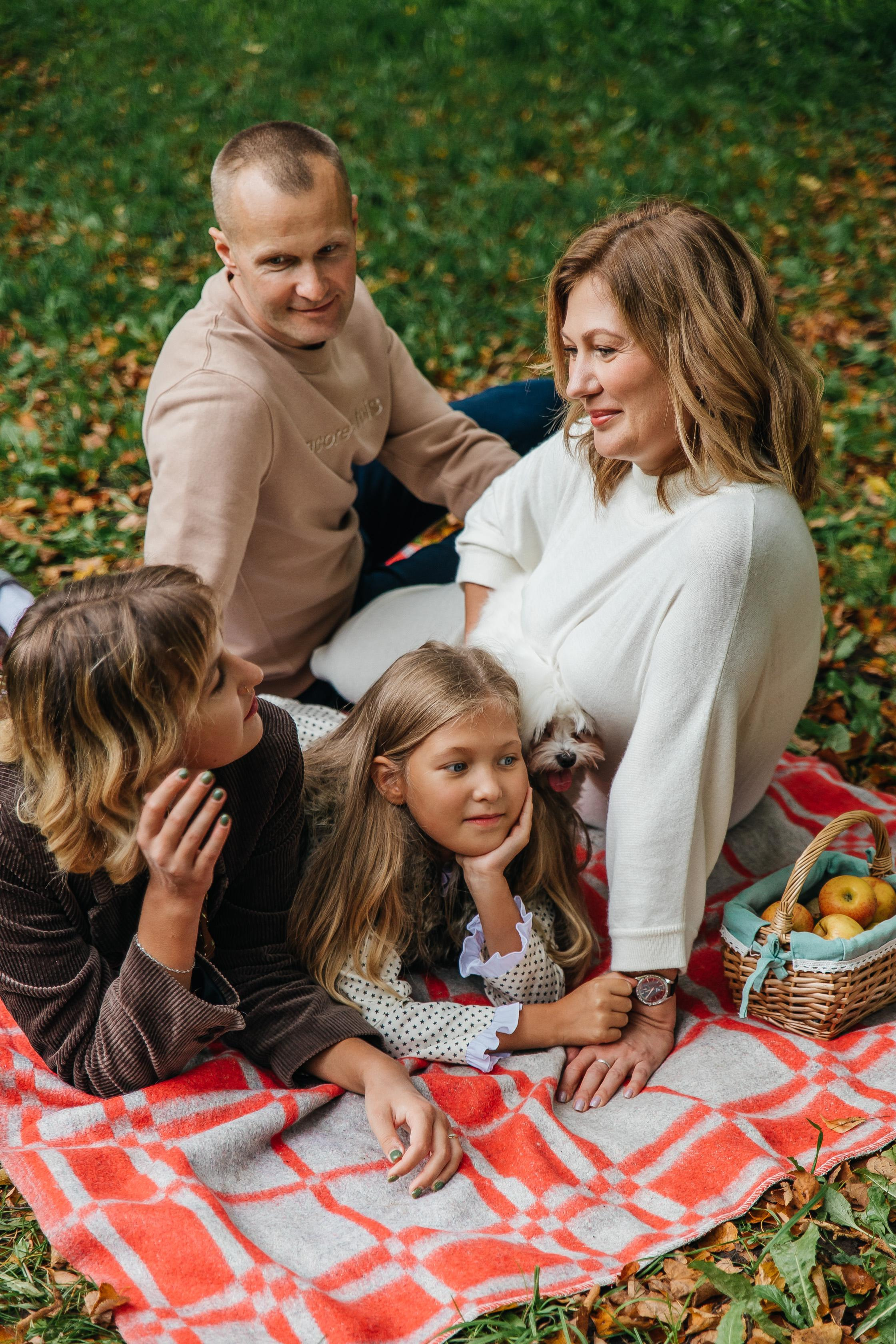 Семейная фотосессия в Парке Победы. Свадебный фотограф и видеограф — Сергей и Дарья