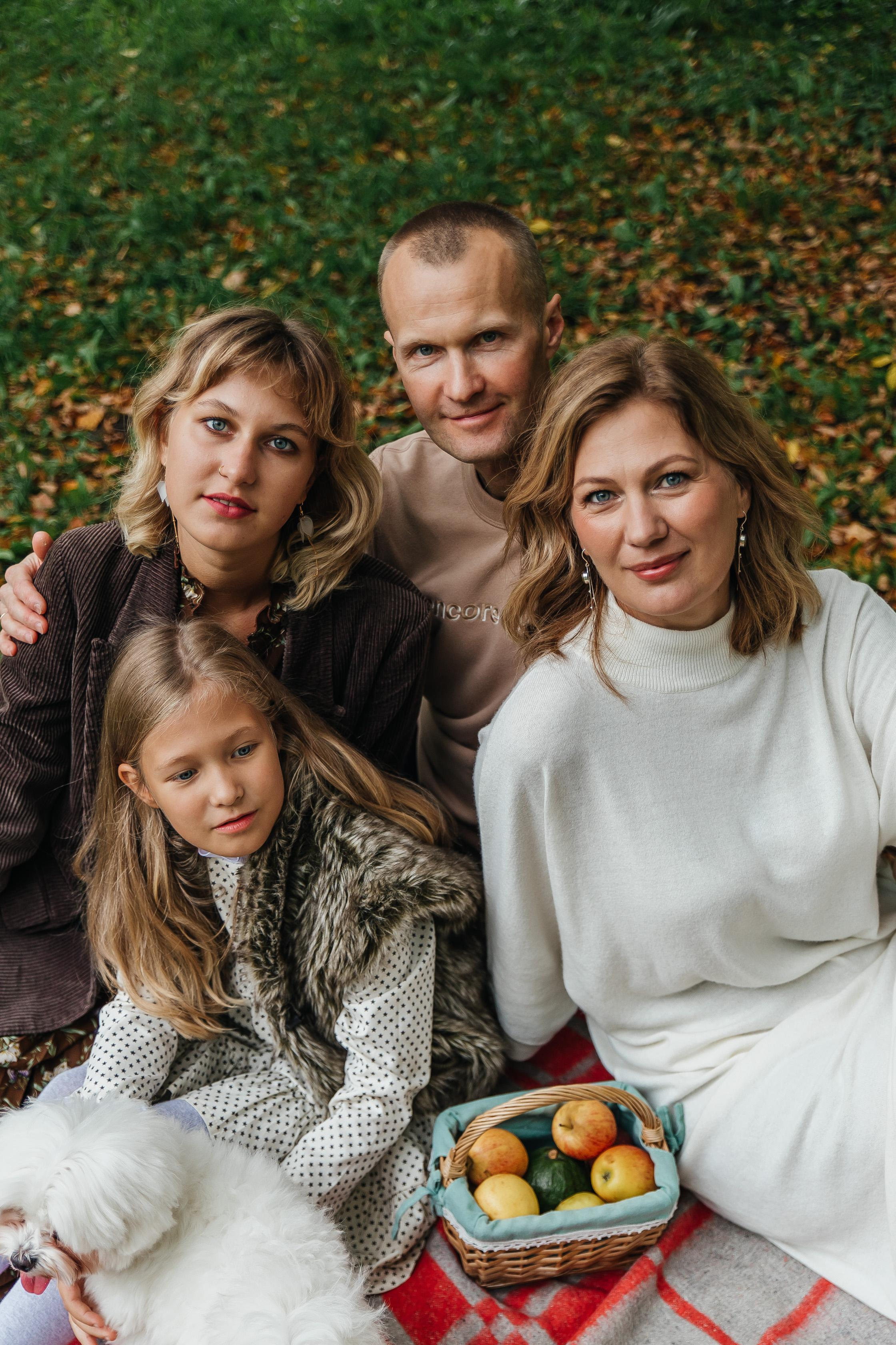 Семейная фотосессия в Парке Победы. Свадебный фотограф и видеограф — Сергей и Дарья