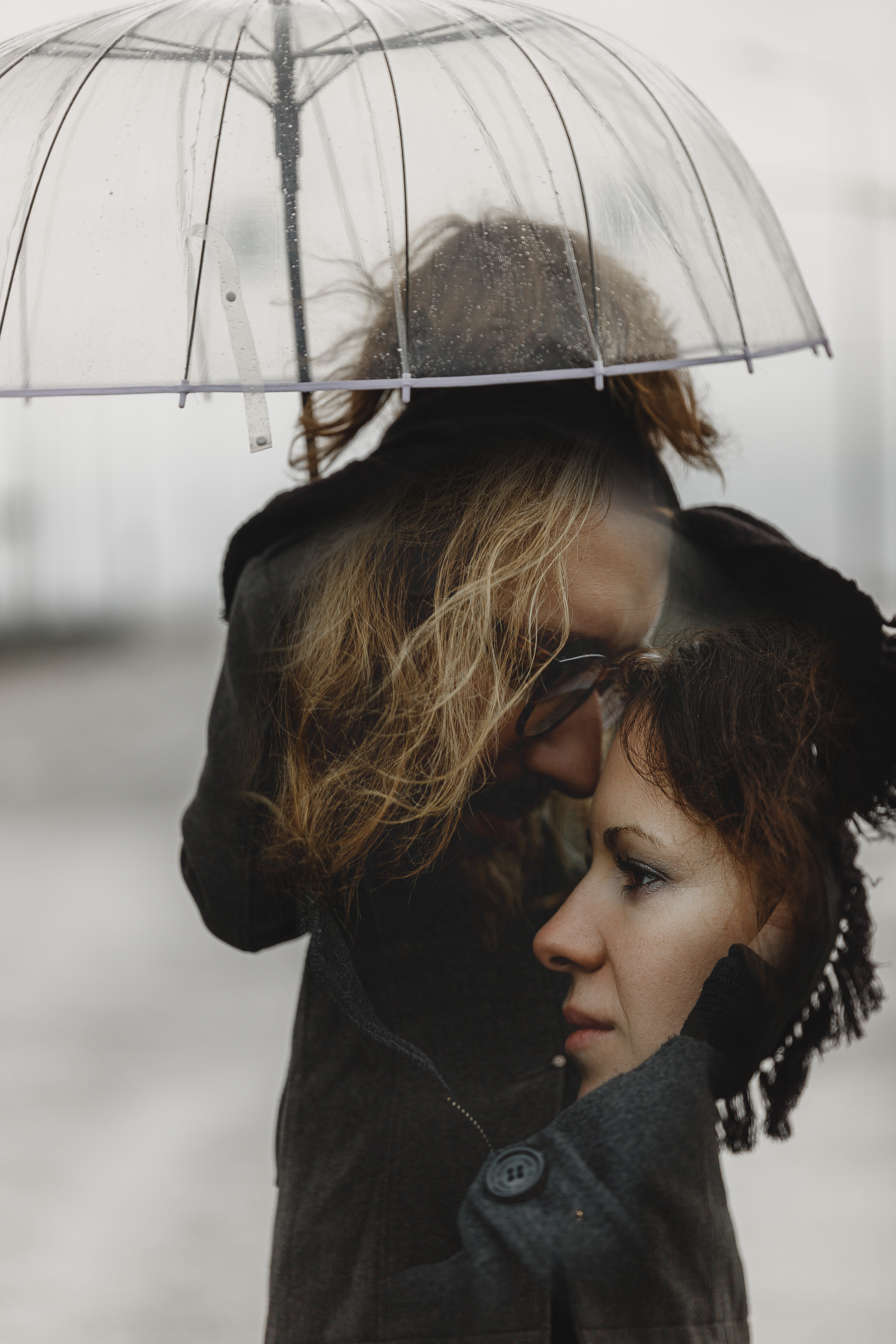 Love Story. Дождливая прогулка. Свадебный фотограф и видеограф — Сергей и Дарья