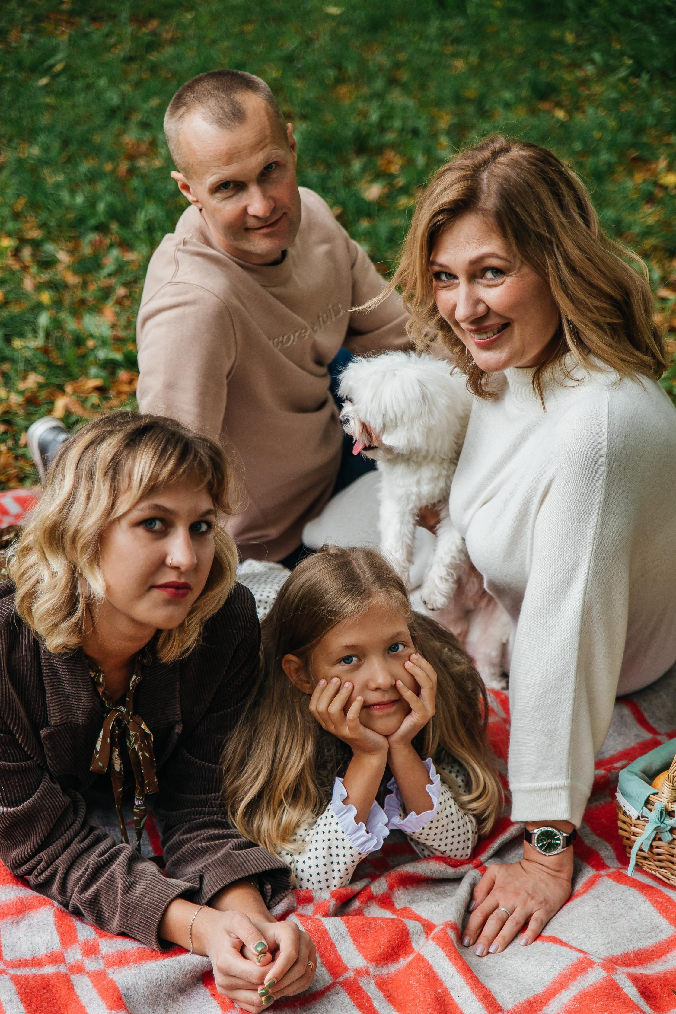 Семейная фотосессия в Парке Победы. Свадебный фотограф и видеограф — Сергей и Дарья