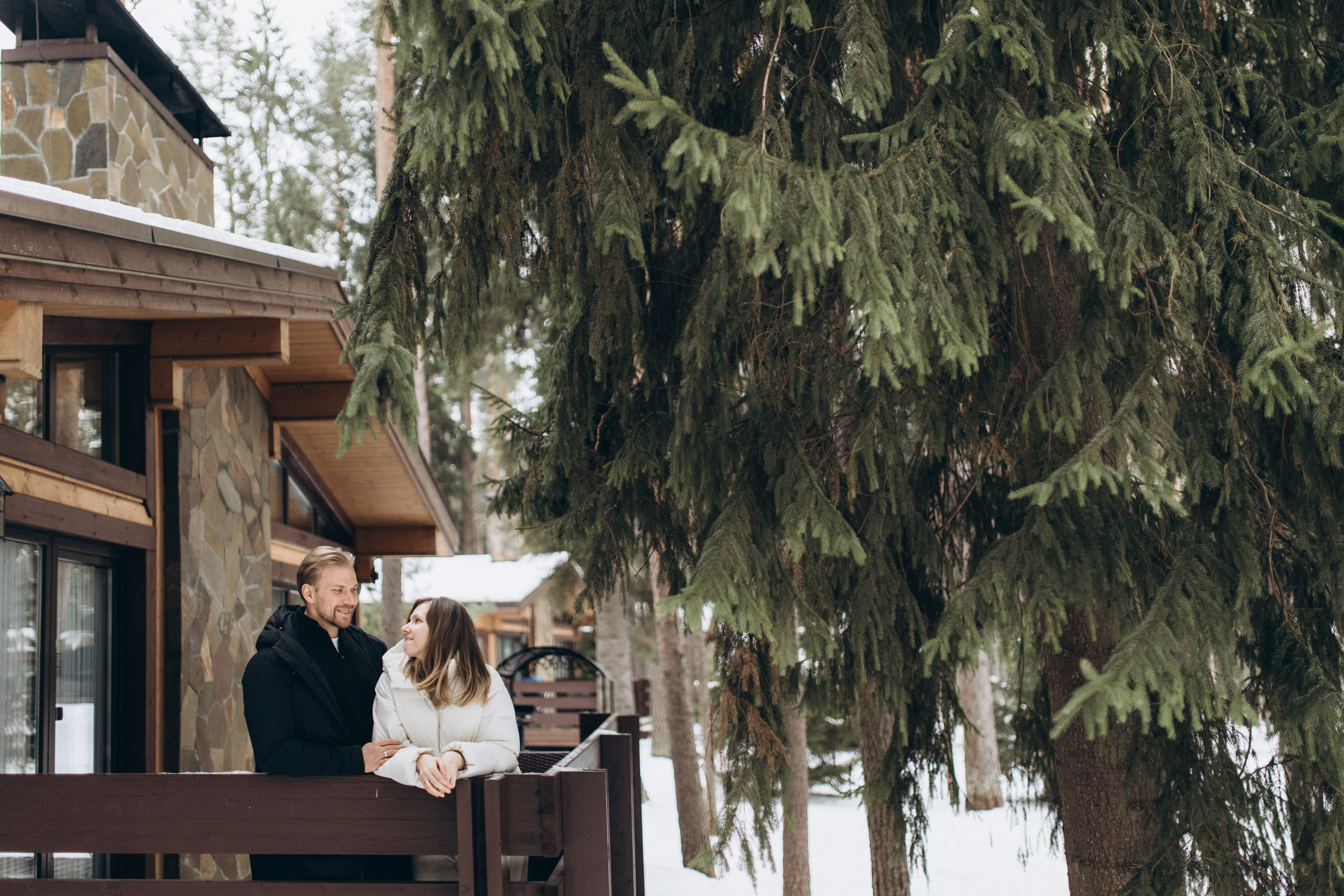 Коттедж и лес. Фотосервис курорта «Охта Парк­­­»