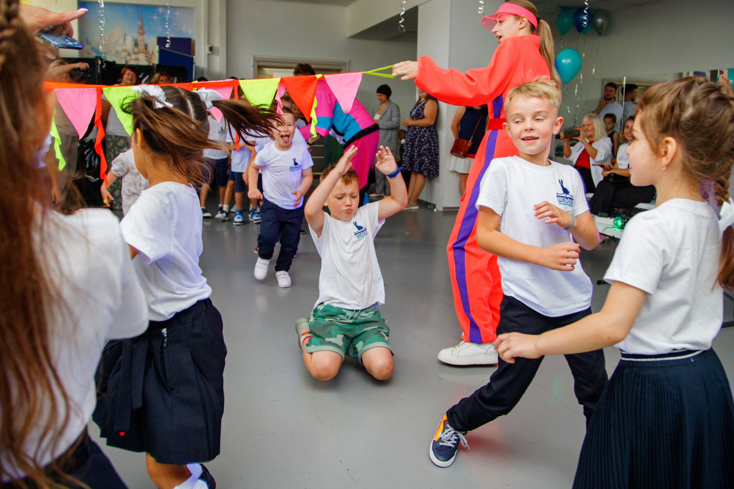 Репортажная съемка праздника знаний в школе. Семейный и школьный фотограф в Москве Анна Ткач