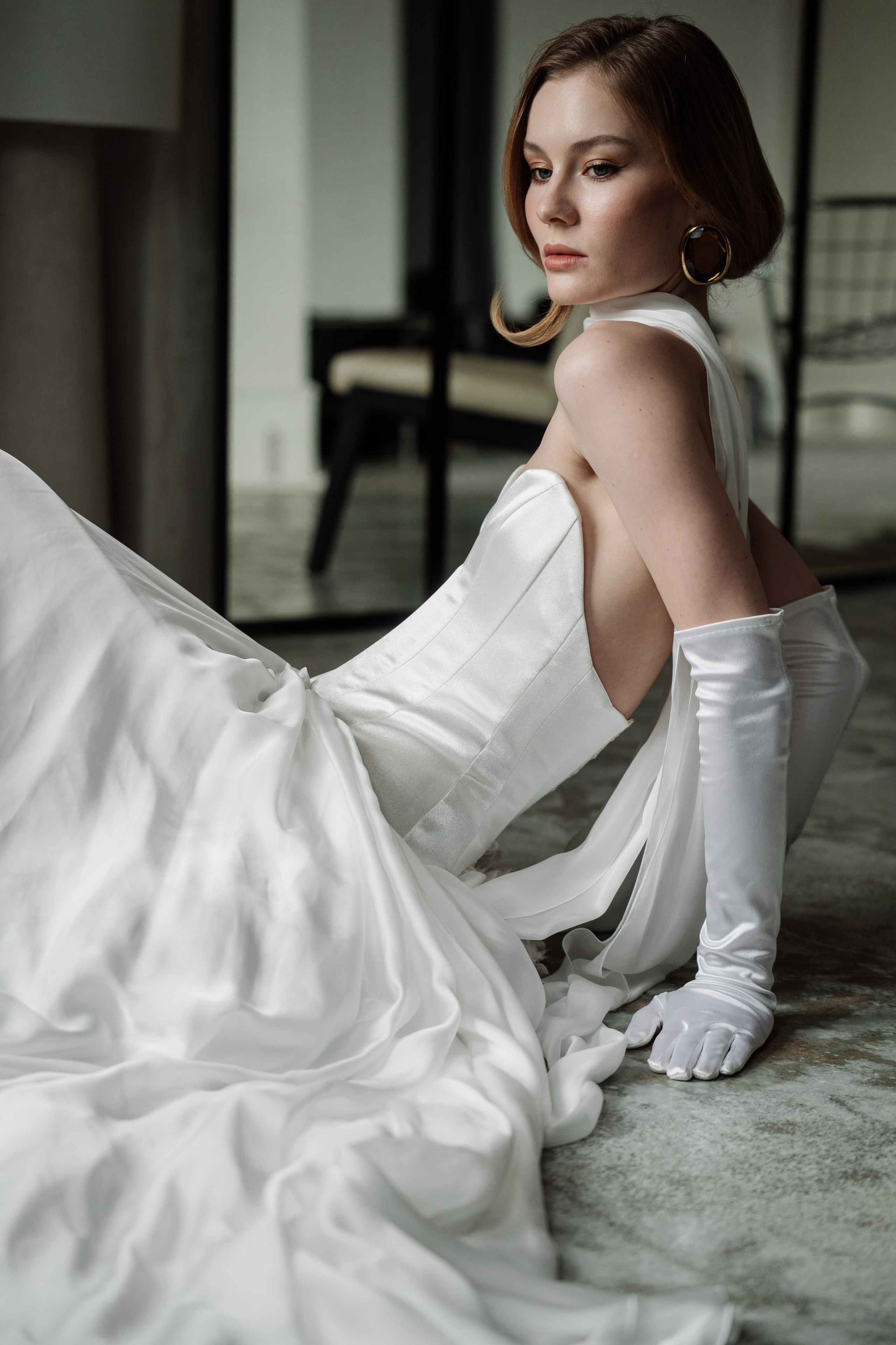 Свадебный фотограф Анапа — портрет жениха и невесты в профессиональной студии.