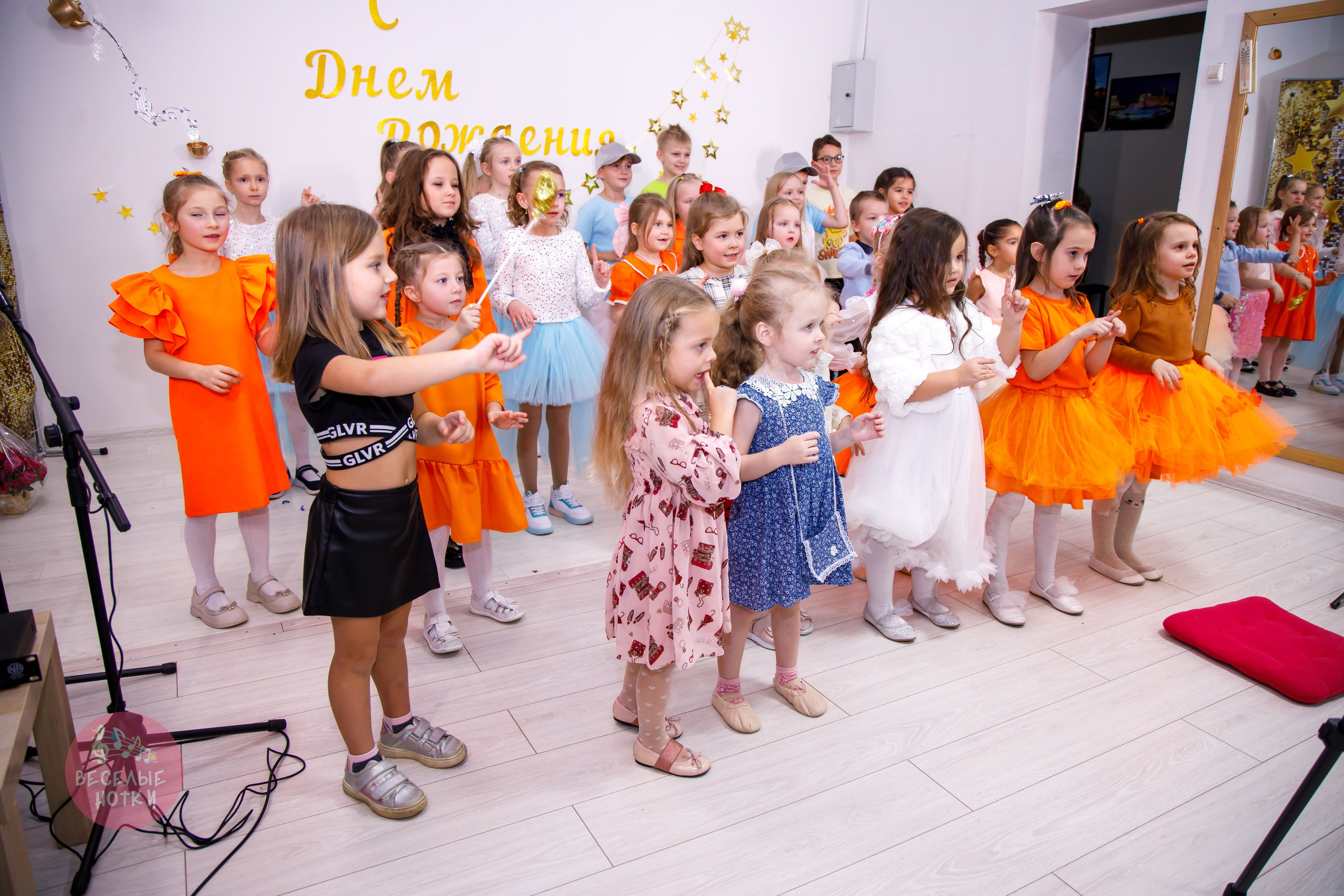 Веселый праздник с вокальной студией «Веселые Нотки». Профессиональная фото и видеосъемка. Москва