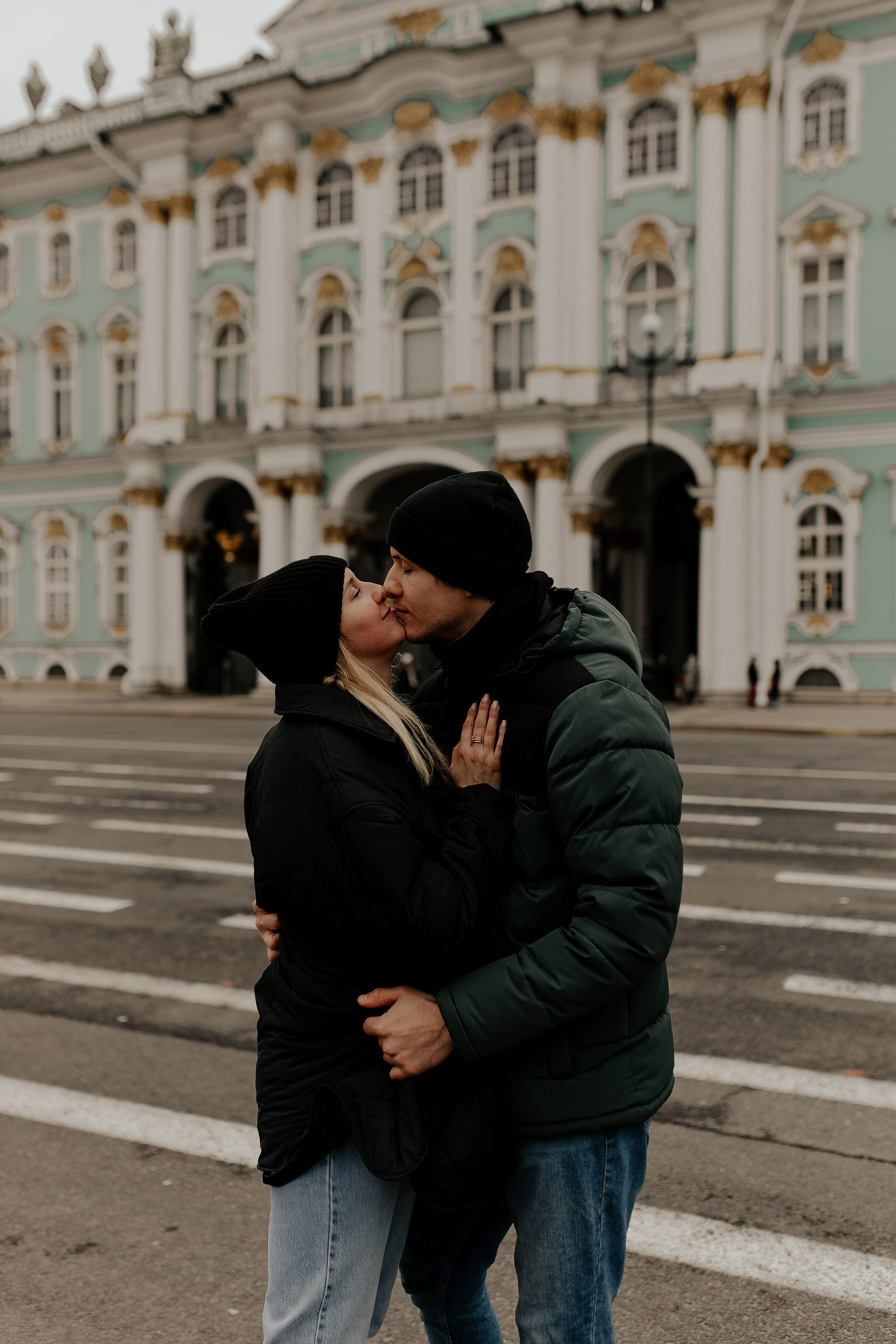 Поцелуй у Эрмитажа. Фотограф в Санкт-Петербурге Лиза Семченкова