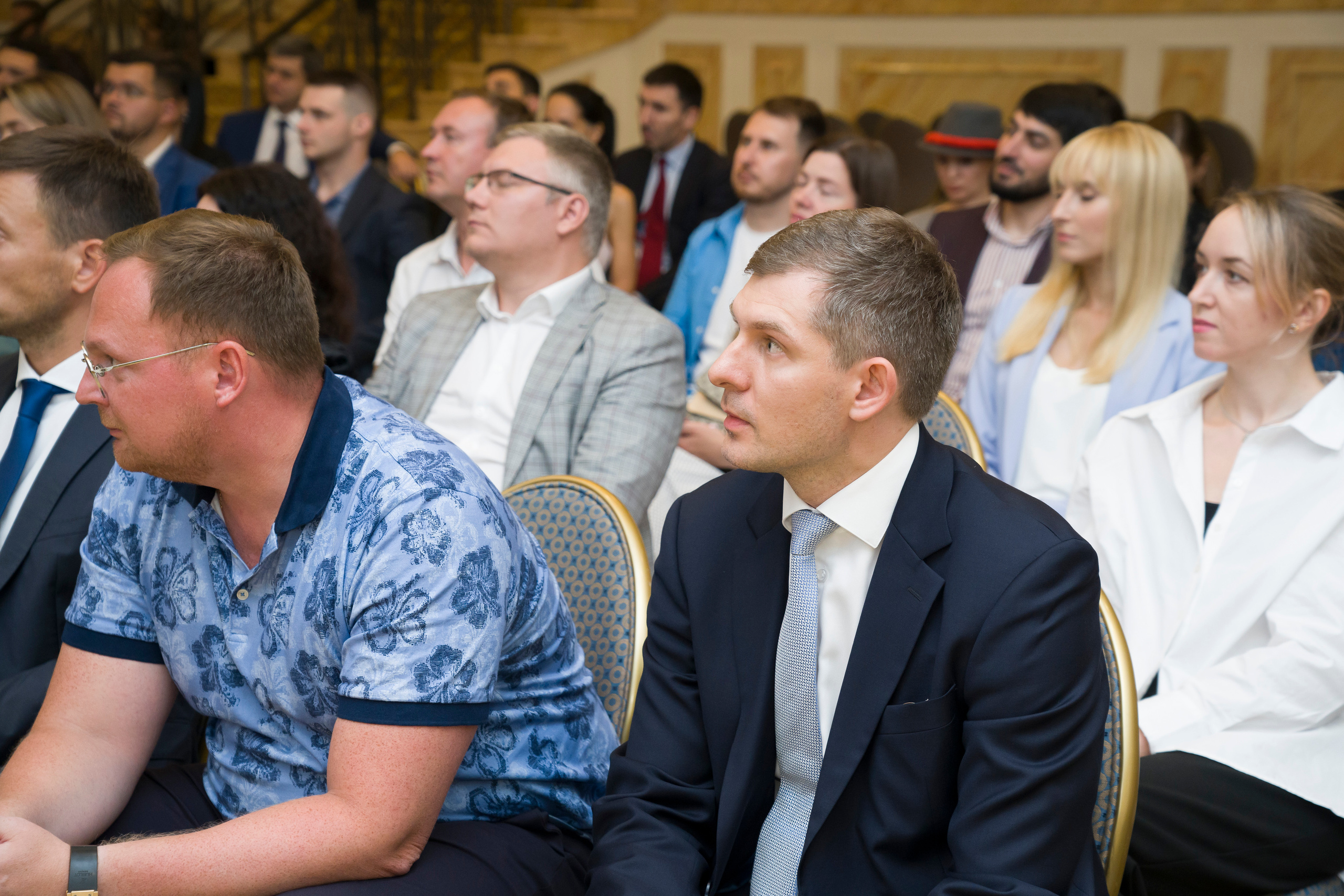 Репортажная съемка форума бизнес клуба АВАНТИ. Фотограф в Санкт-Петербурге. Репортажная и все съёмки для бизнеса