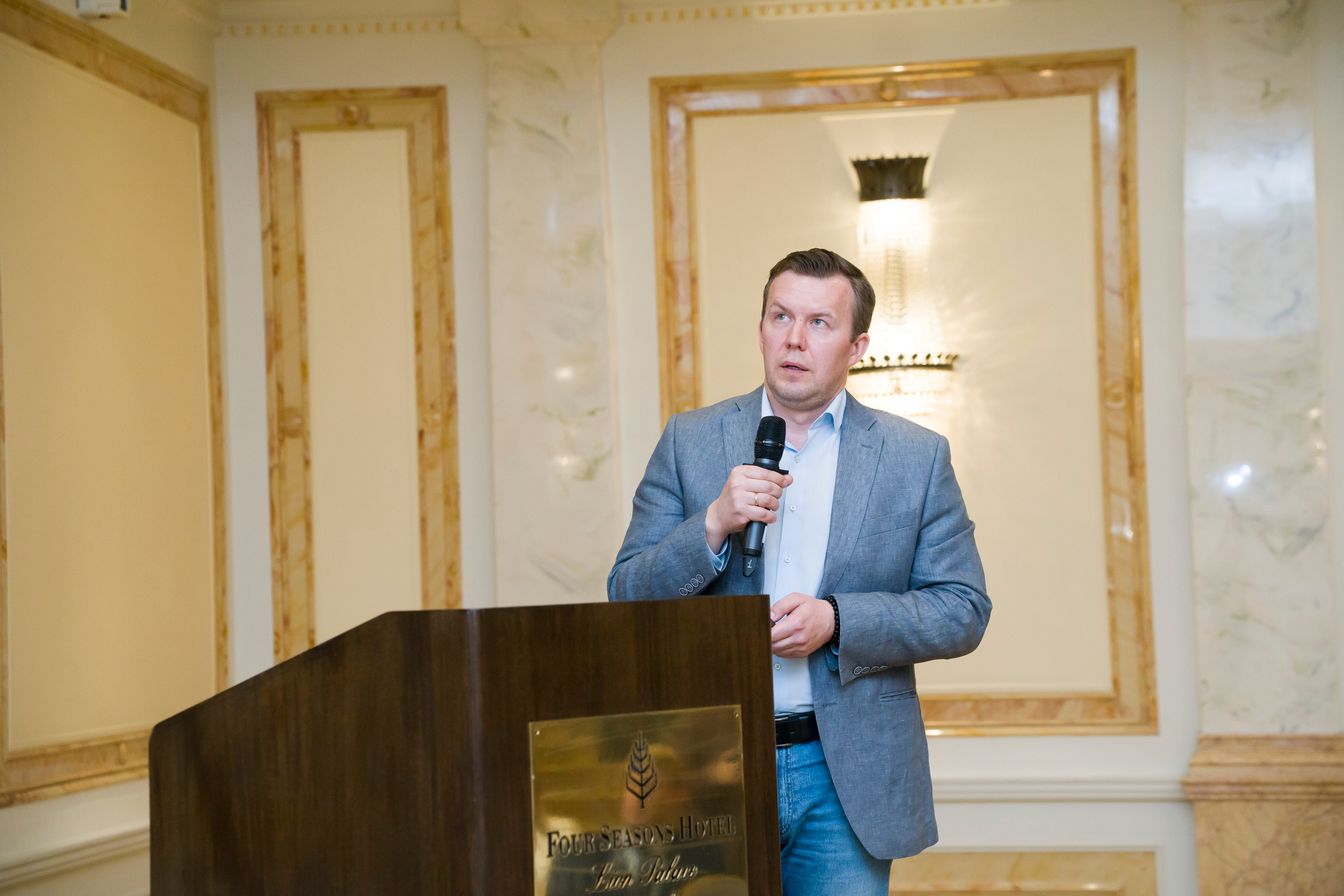 Репортажная съемка форума бизнес клуба АВАНТИ. Фотограф в Санкт-Петербурге. Репортажная и все съёмки для бизнеса