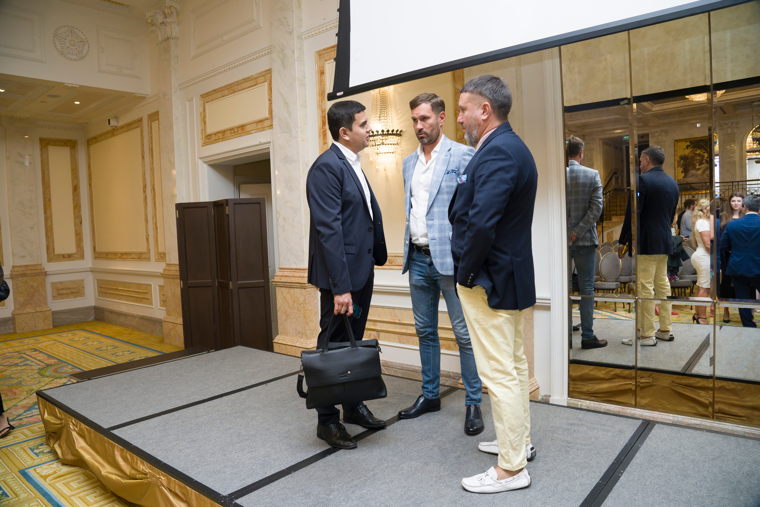 Репортажная съемка форума бизнес клуба АВАНТИ. Фотограф в Санкт-Петербурге. Репортажная и все съёмки для бизнеса