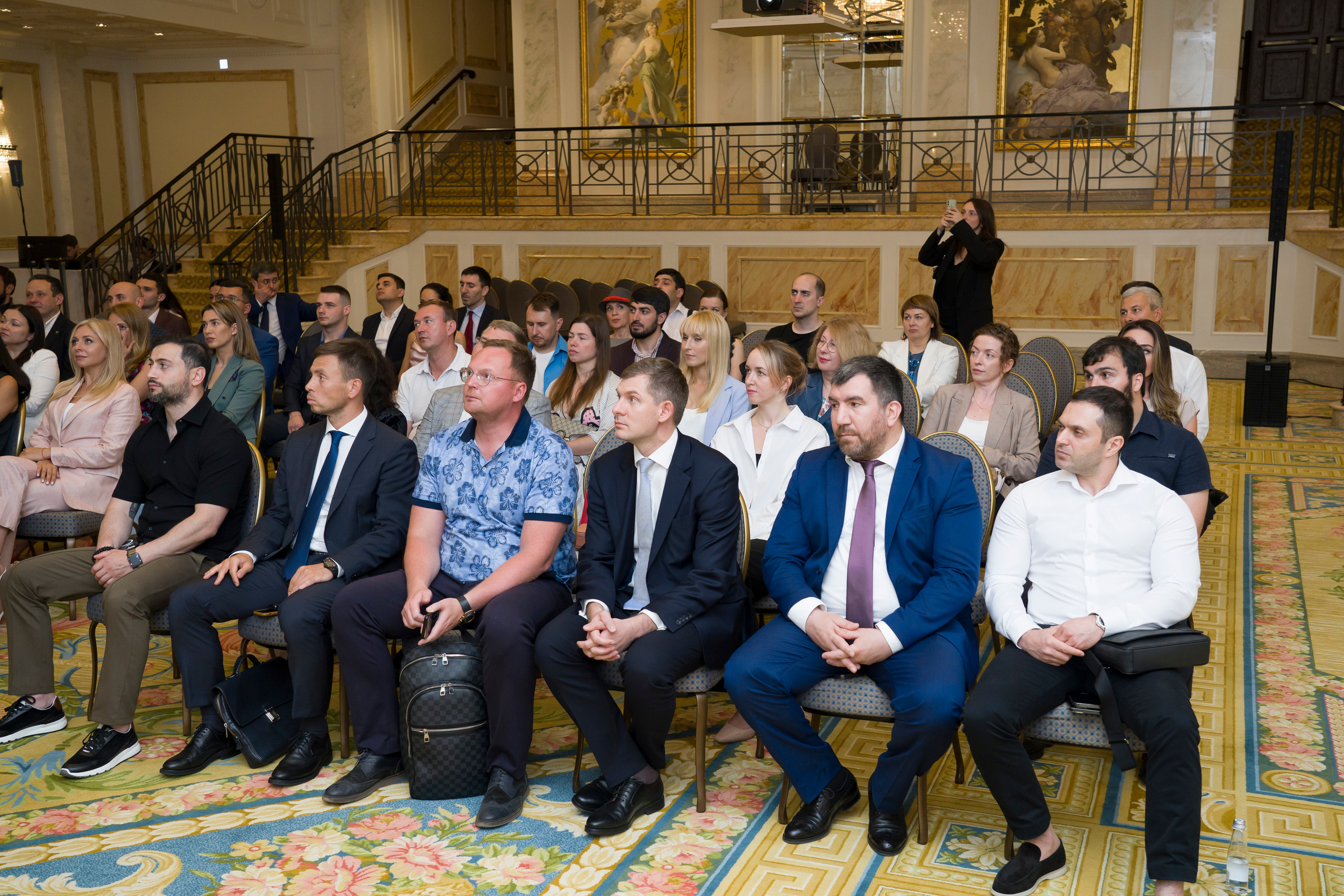 Репортажная съемка форума бизнес клуба АВАНТИ. Фотограф в Санкт-Петербурге. Репортажная и все съёмки для бизнеса