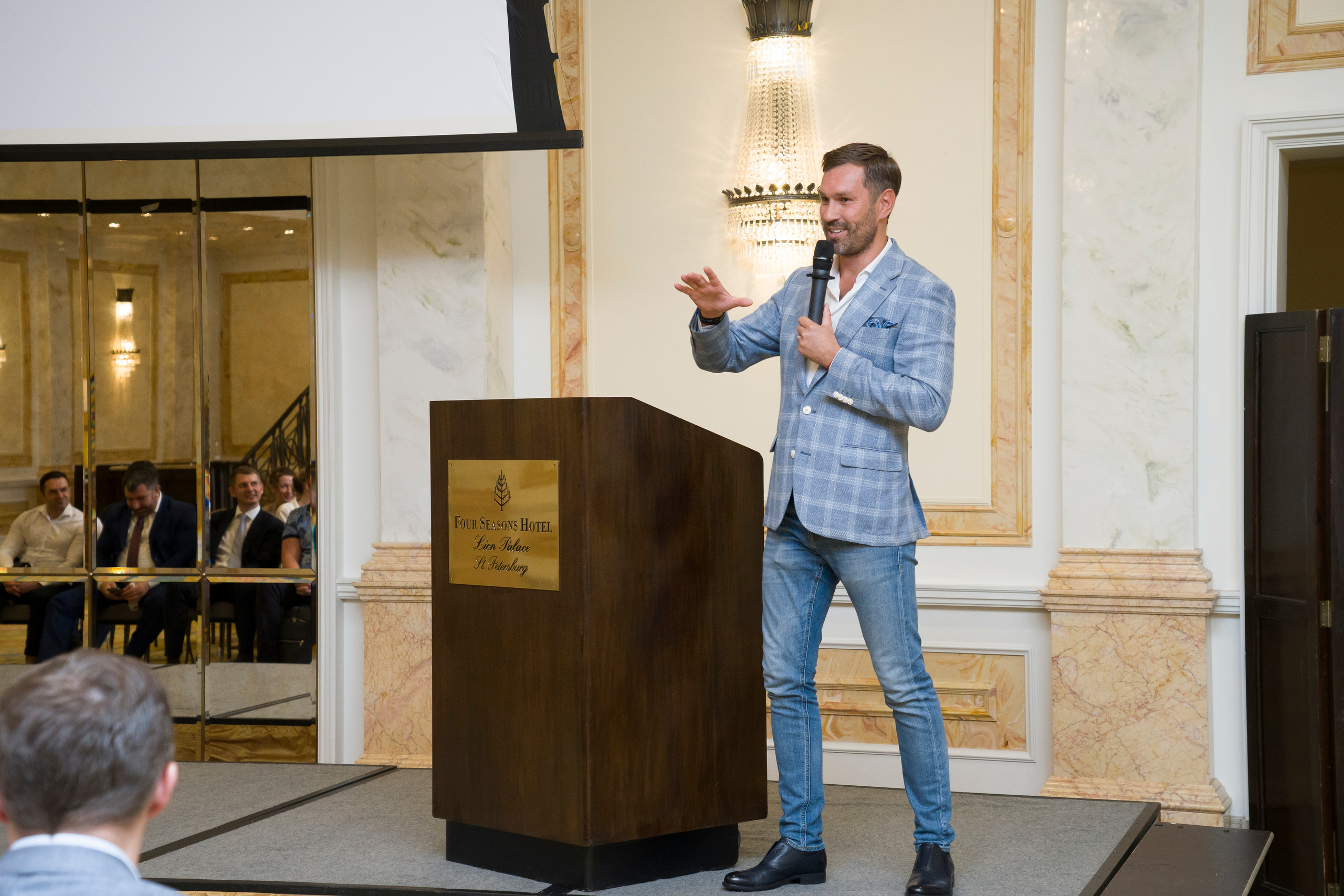 Репортажная съемка форума бизнес клуба АВАНТИ. Фотограф в Санкт-Петербурге. Репортажная и все съёмки для бизнеса