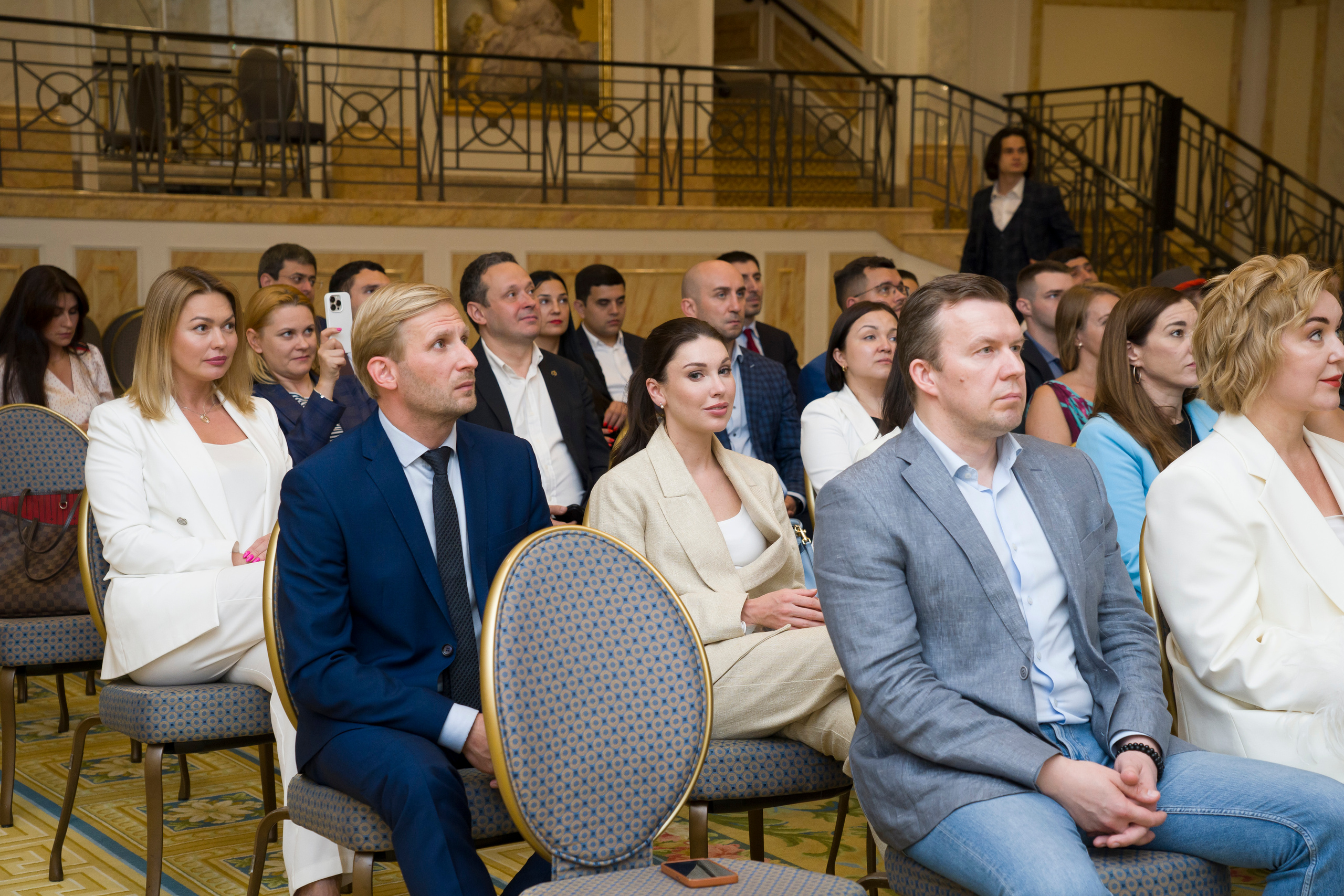 Репортажная съемка форума бизнес клуба АВАНТИ. Фотограф в Санкт-Петербурге. Репортажная и все съёмки для бизнеса