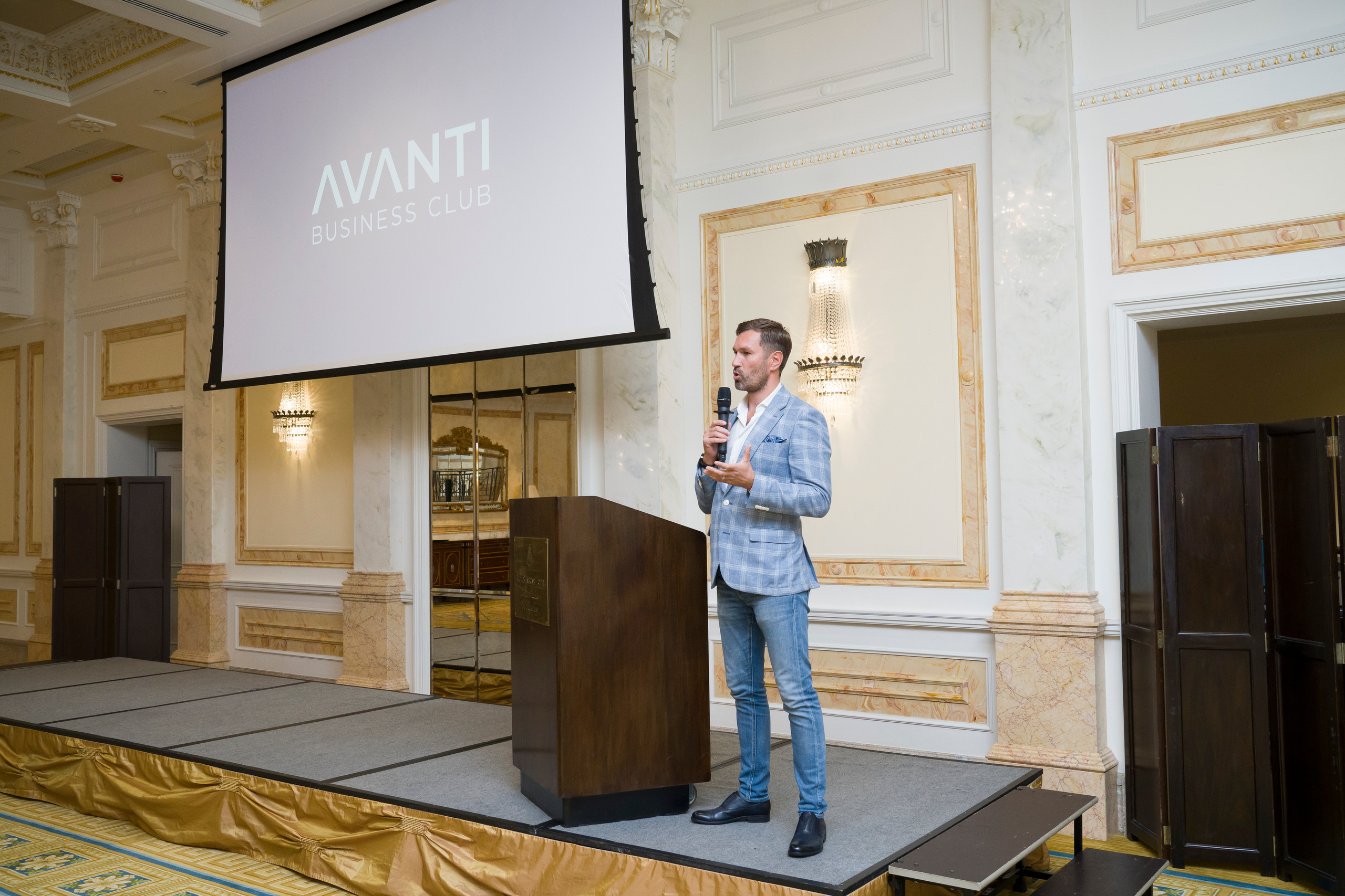 Репортажная съемка форума бизнес клуба АВАНТИ. Фотограф в Санкт-Петербурге. Репортажная и все съёмки для бизнеса