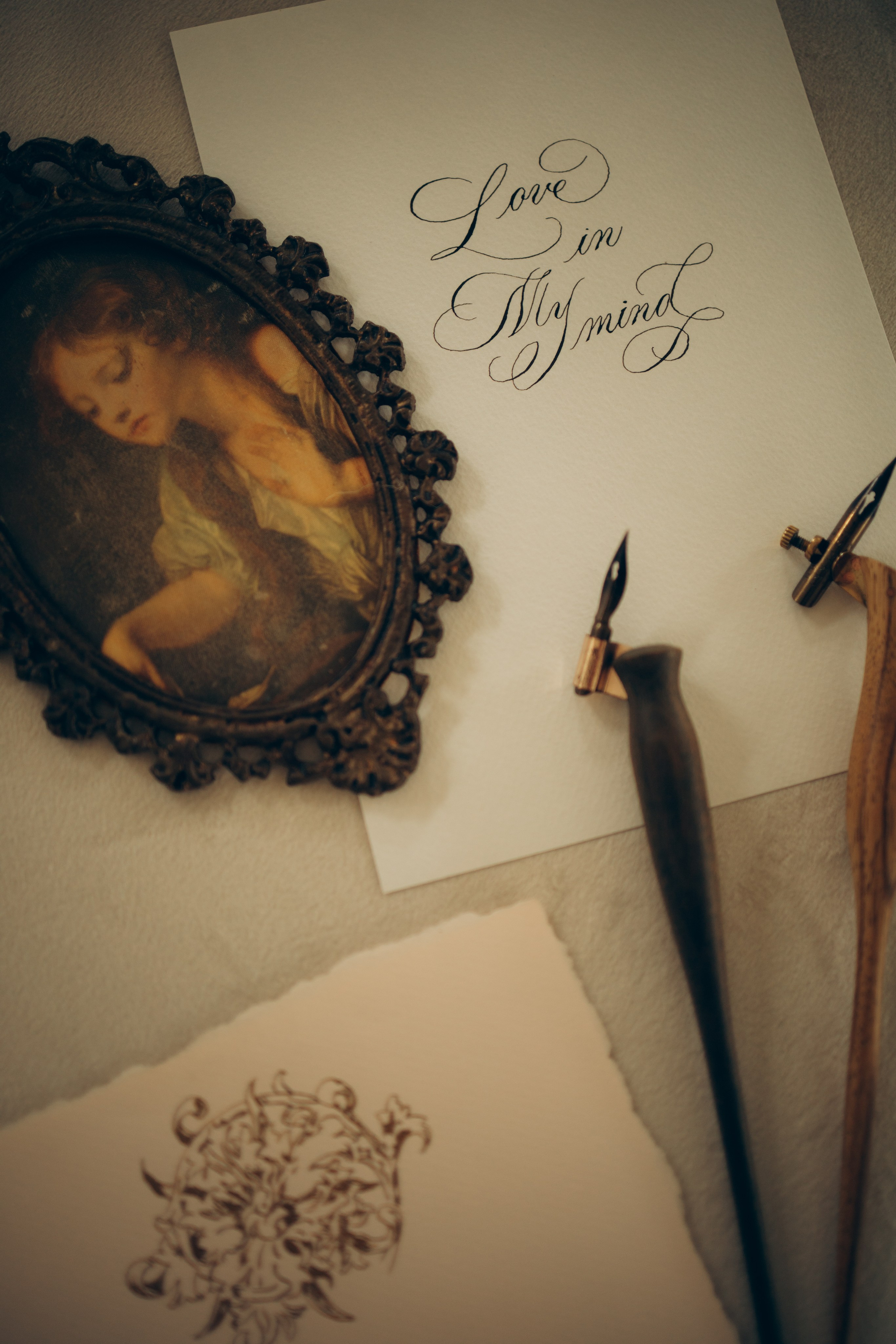 Каллиграфия. Женский фотограф Истра