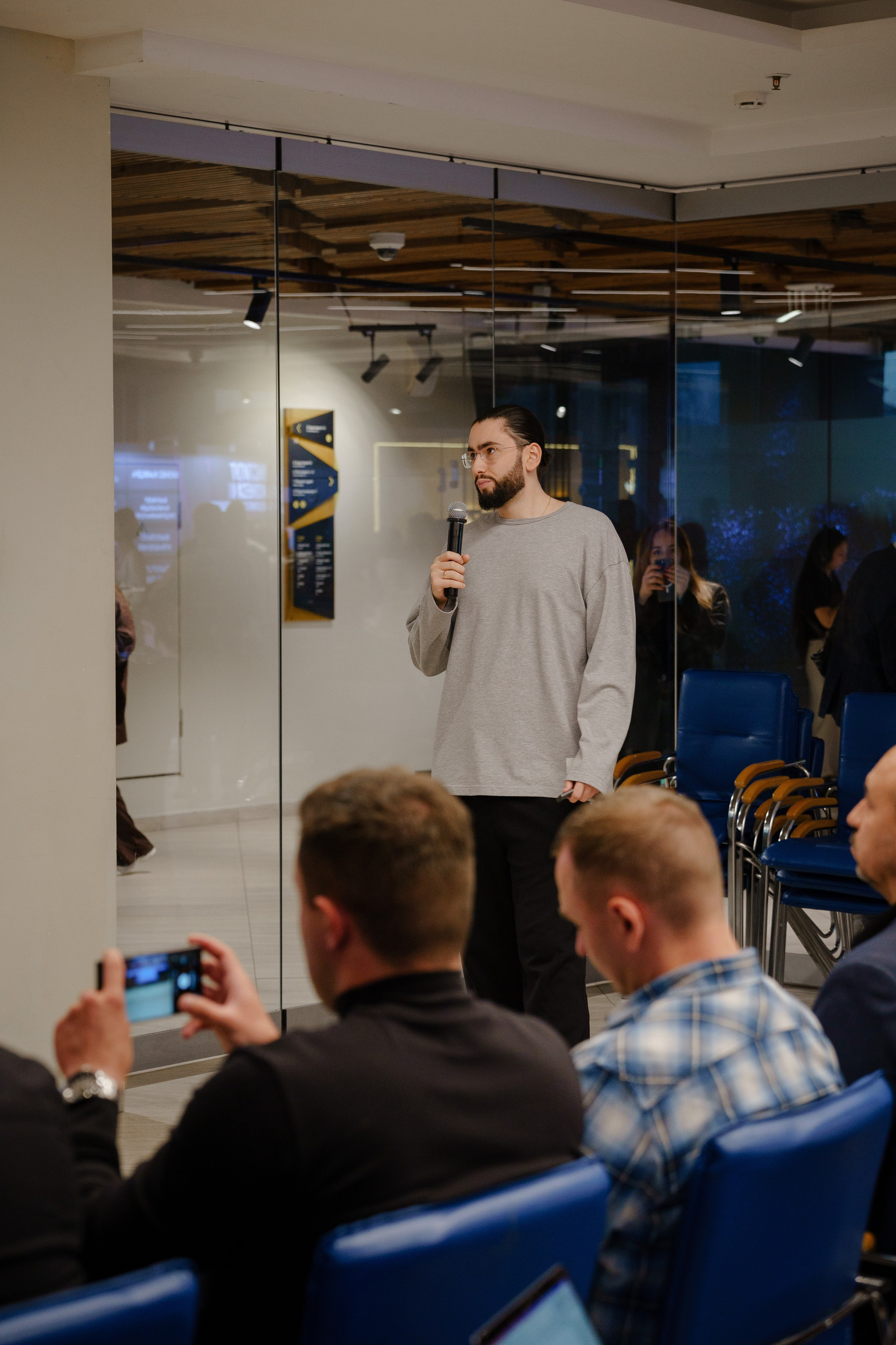 Репортажный фотограф на конференцию в Москве. Репортажный фотограф в Москве Саша Дружинина